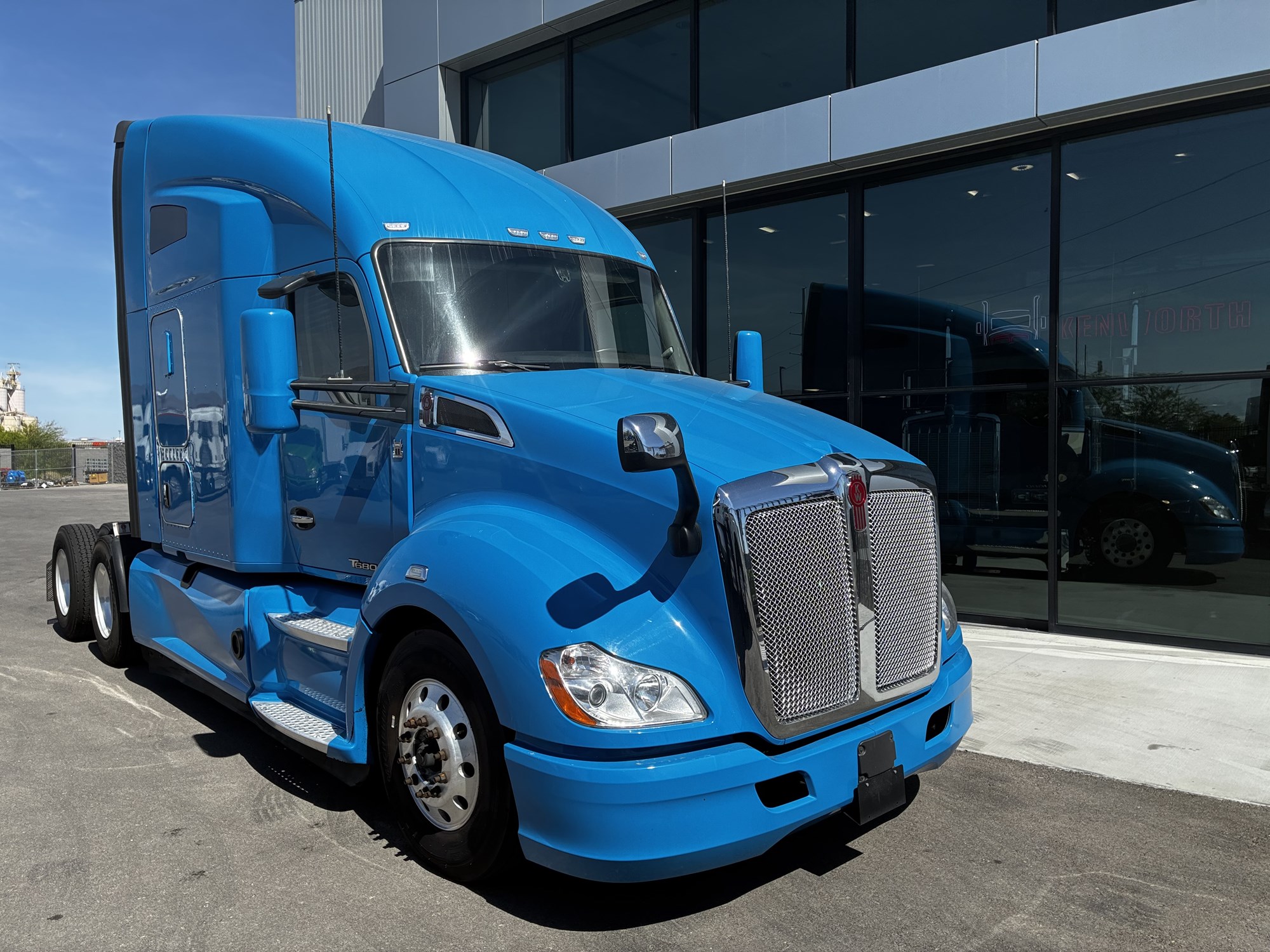 2022 Kenworth T680 - image 1 of 6