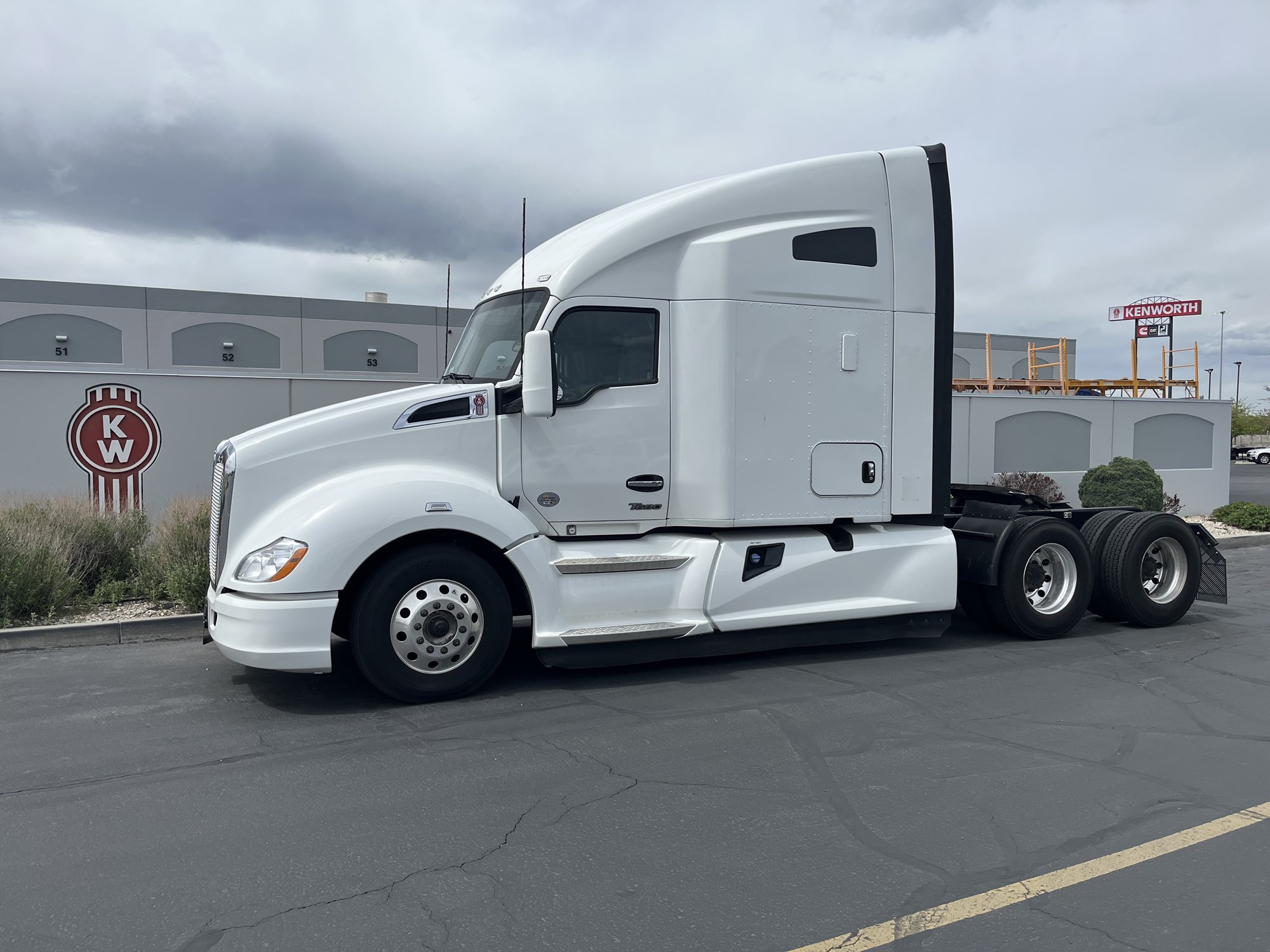 2022 Kenworth T680 - image 1 of 6