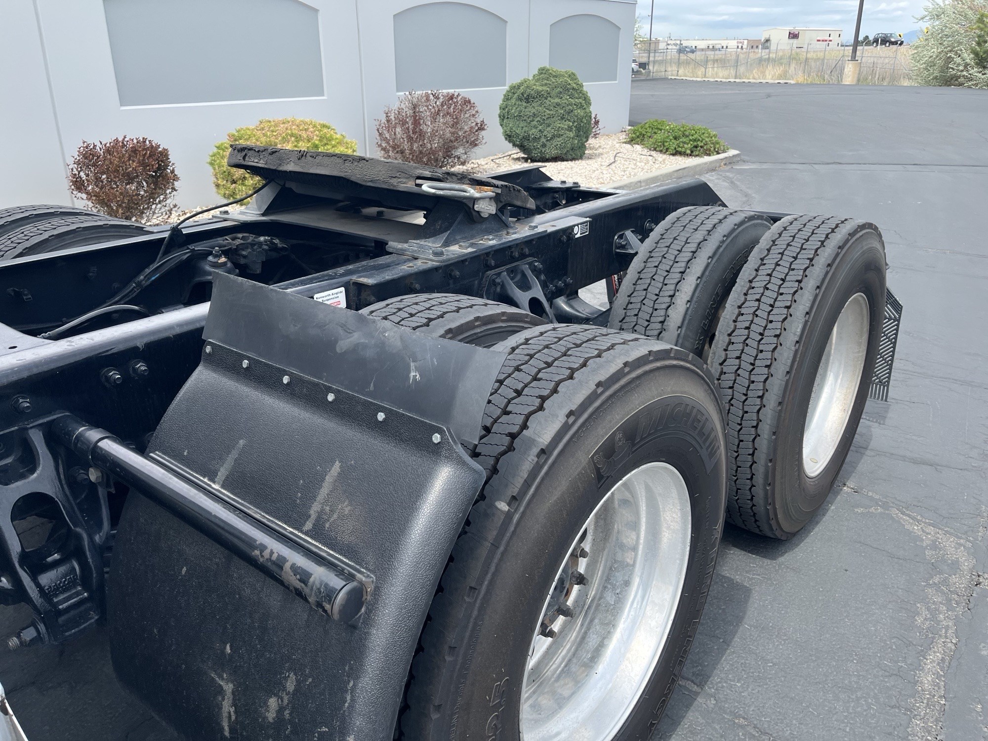 2022 Kenworth T680 - image 4 of 6