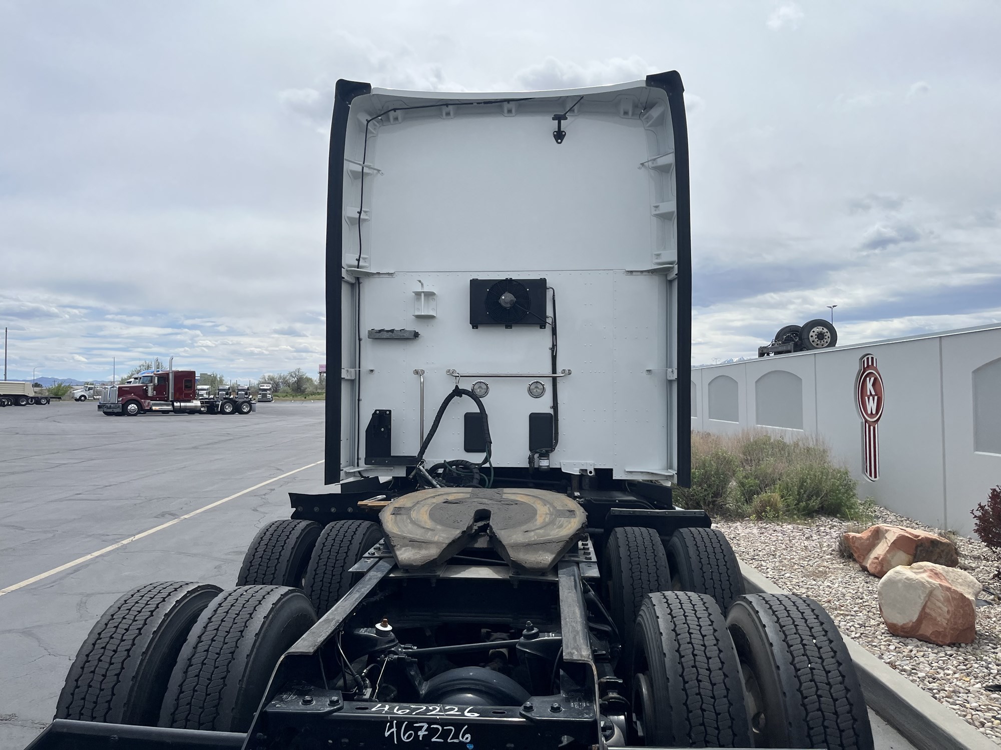 2022 Kenworth T680 - image 5 of 6