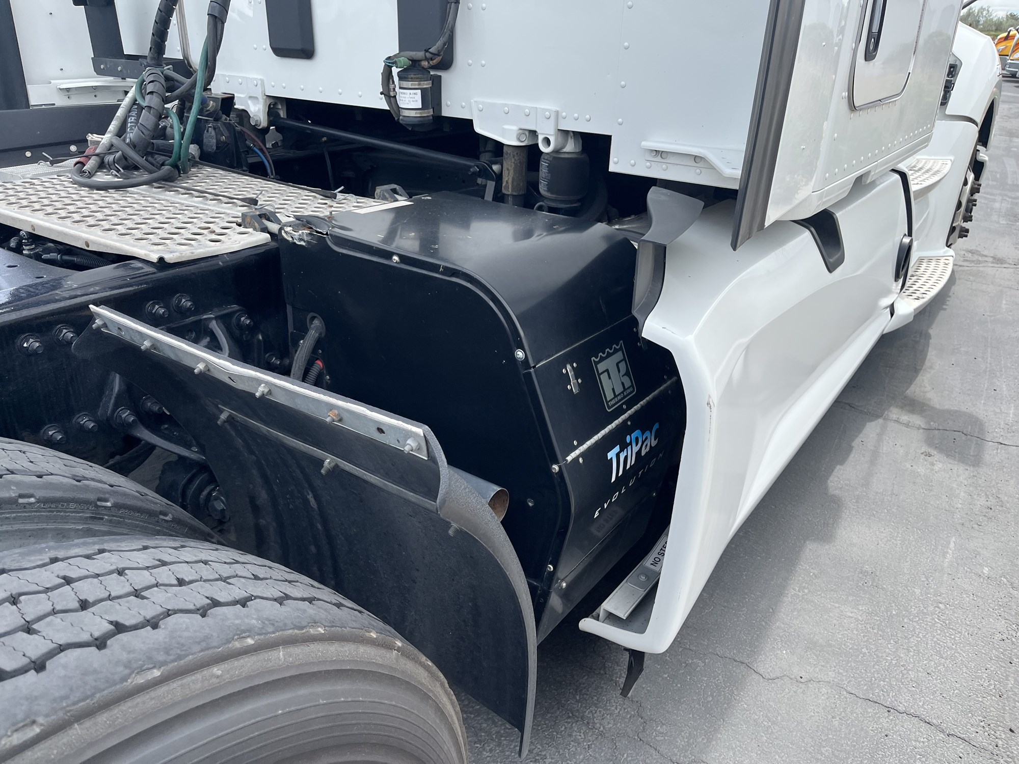 2022 Kenworth T680 - image 6 of 6