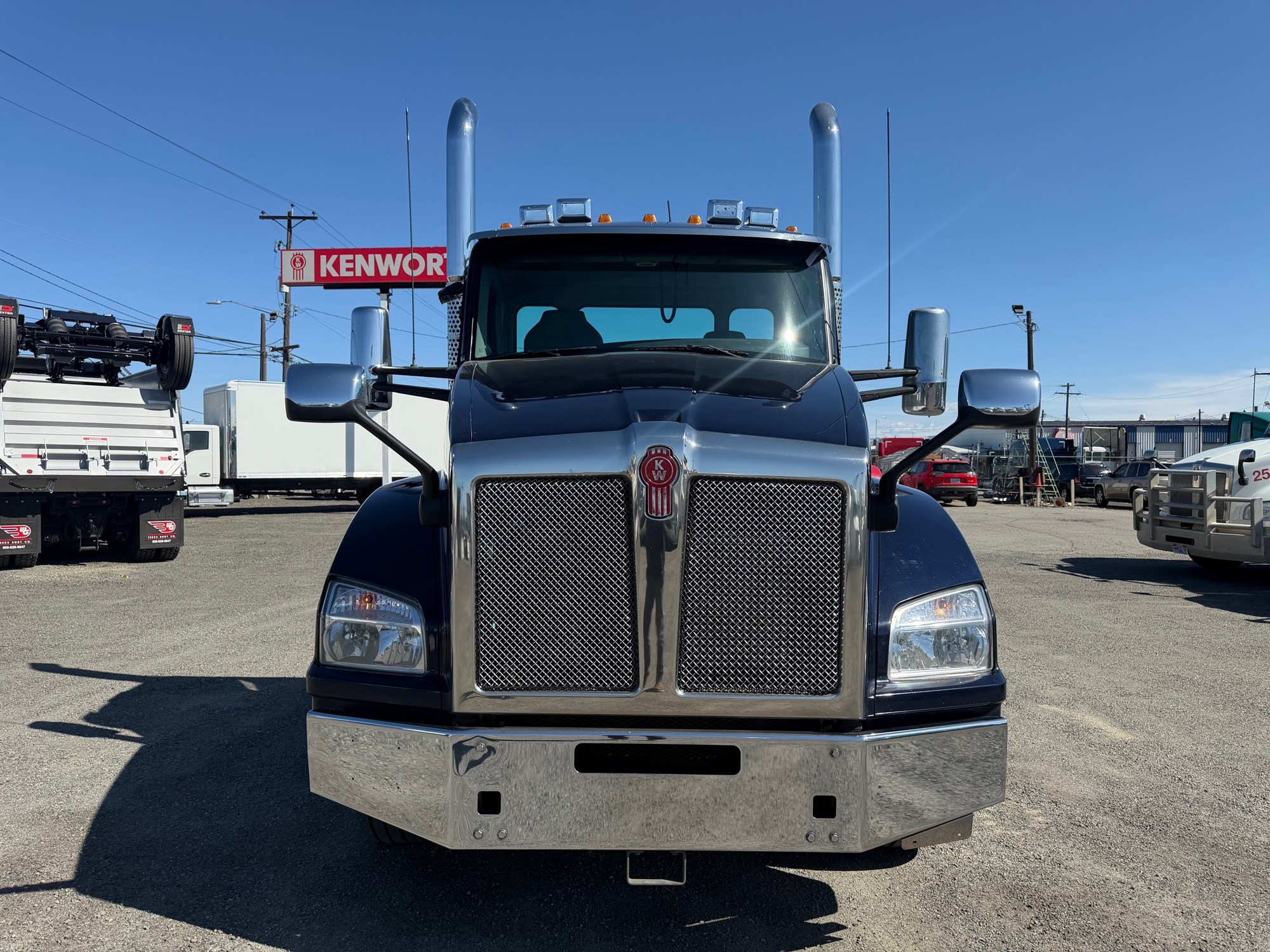 2022 Kenworth T880 - image 3