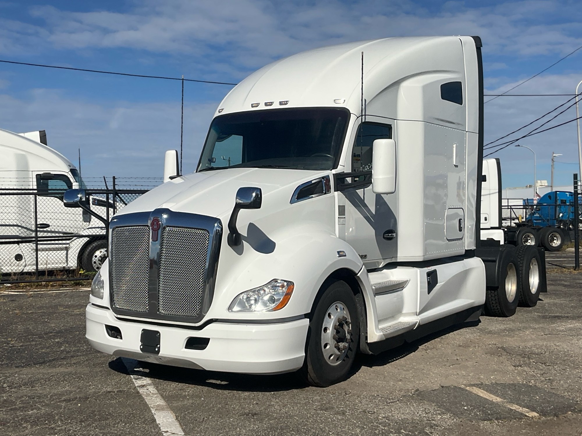 2022 Kenworth T680 - image 1 of 2