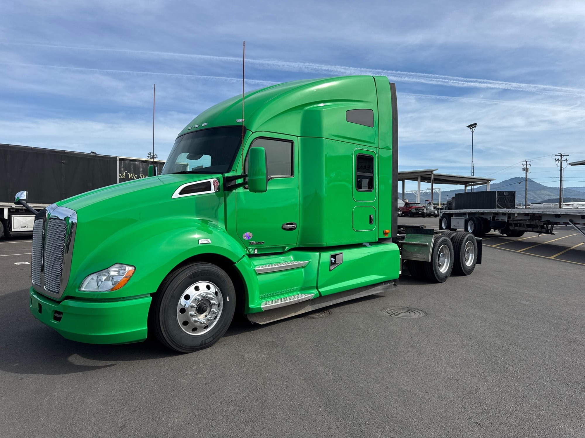 2022 Kenworth T680 - image 1 of 1