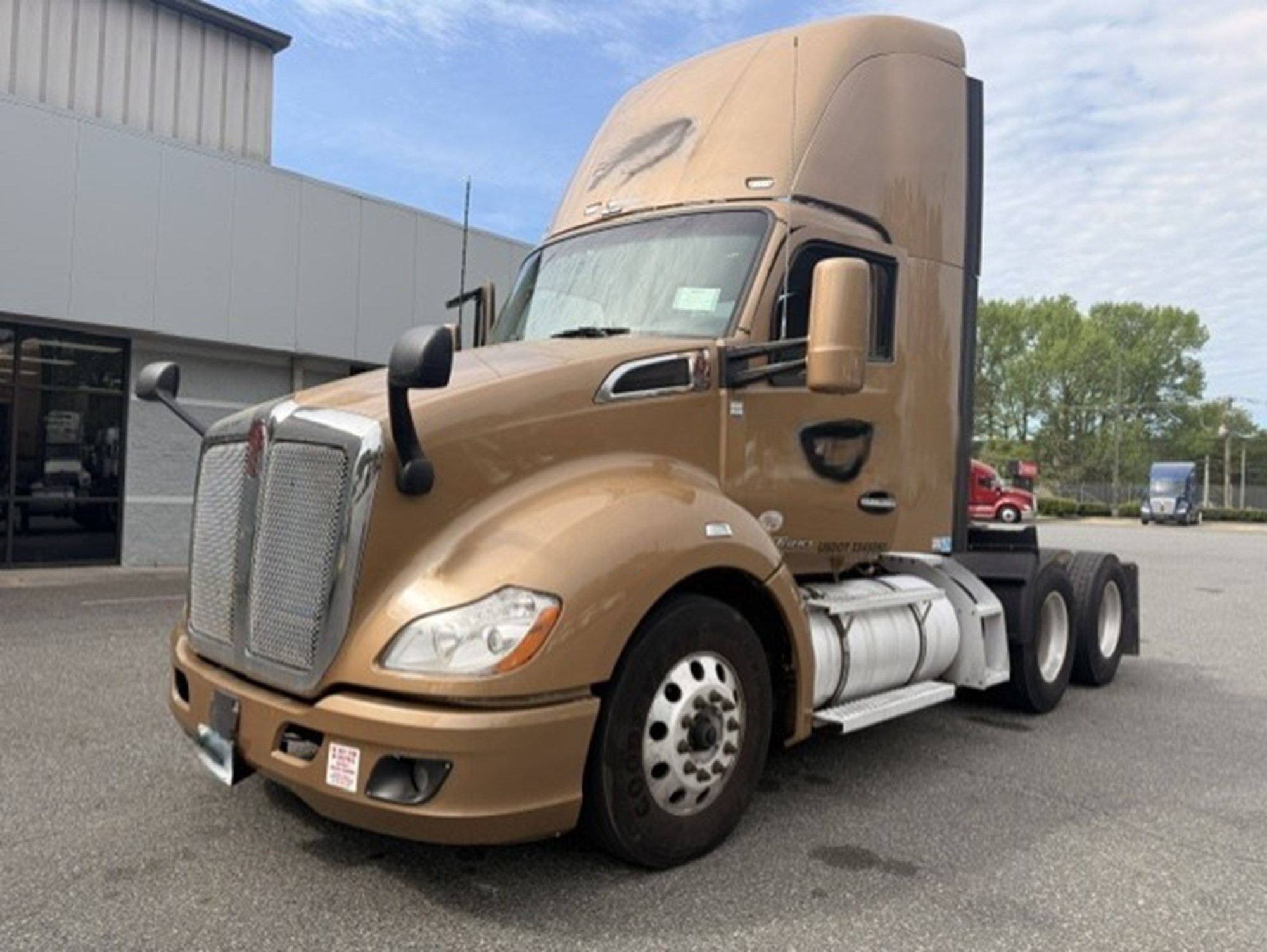 2022 Kenworth T680 - image 1 of 6