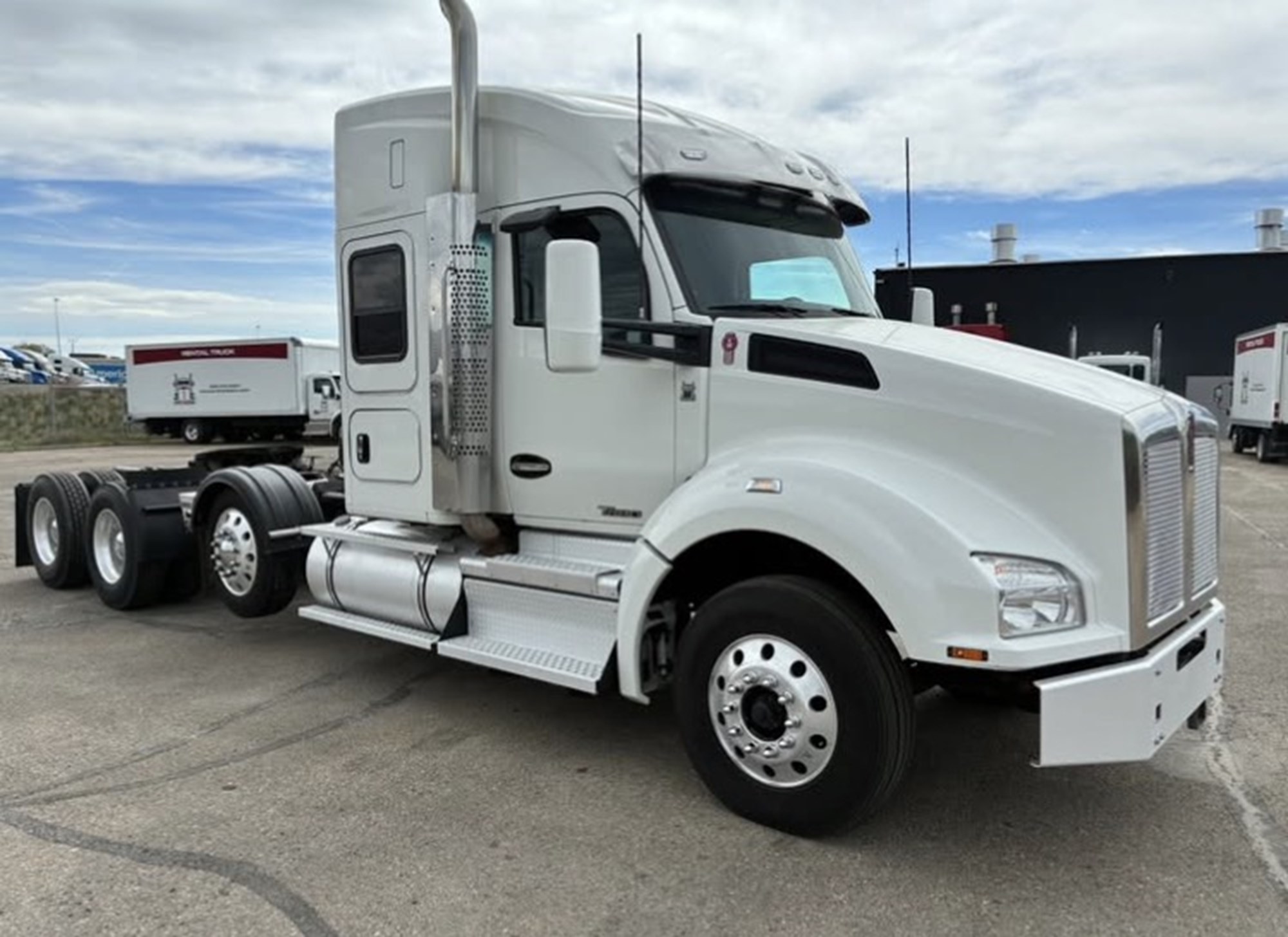 2022 Kenworth T880 2022 Kenworth T880 - image 2 of 6