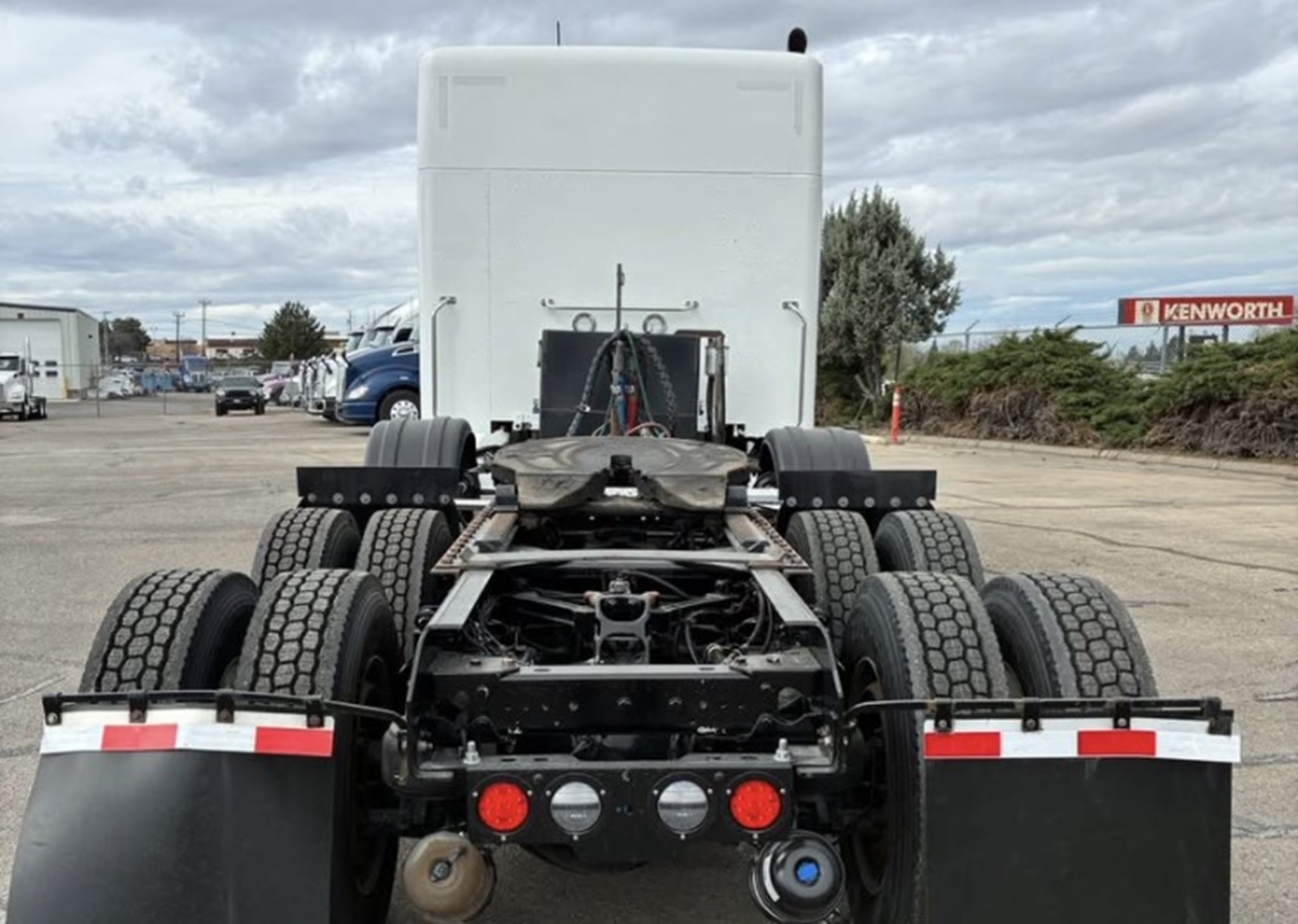 2022 Kenworth T880 2022 Kenworth T880 - image 4 of 6