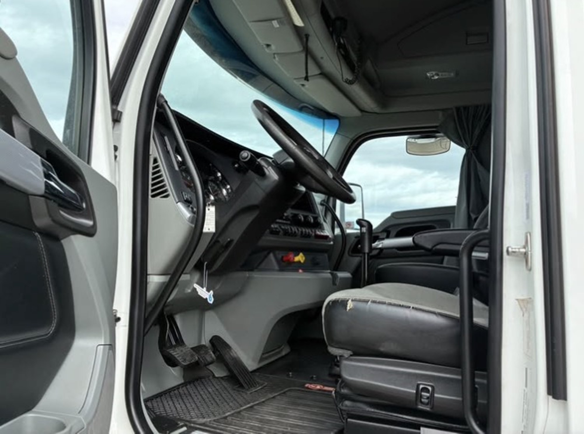 2022 Kenworth T880 2022 Kenworth T880 - image 6 of 6