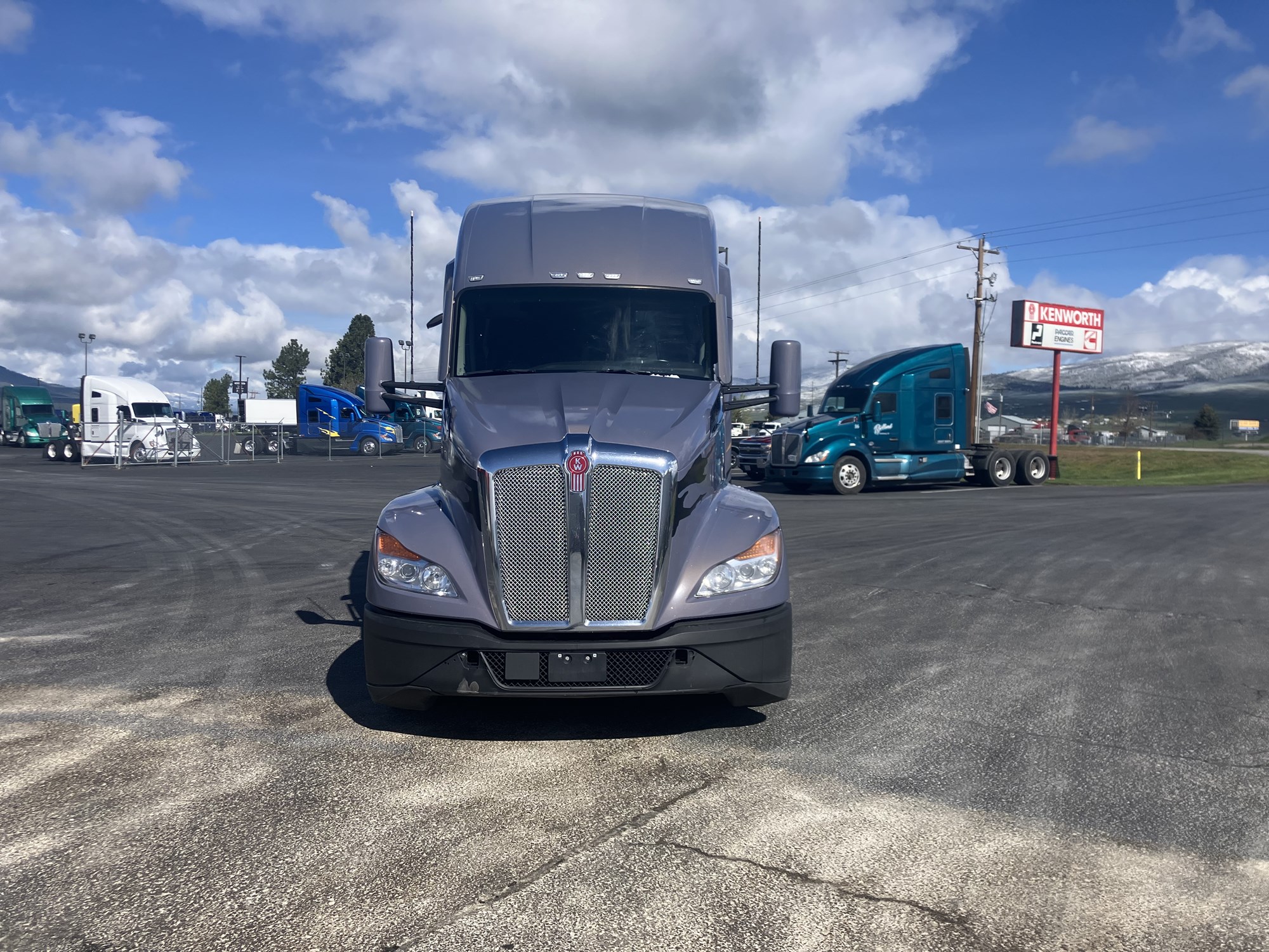 2023 Kenworth T680 - image 2