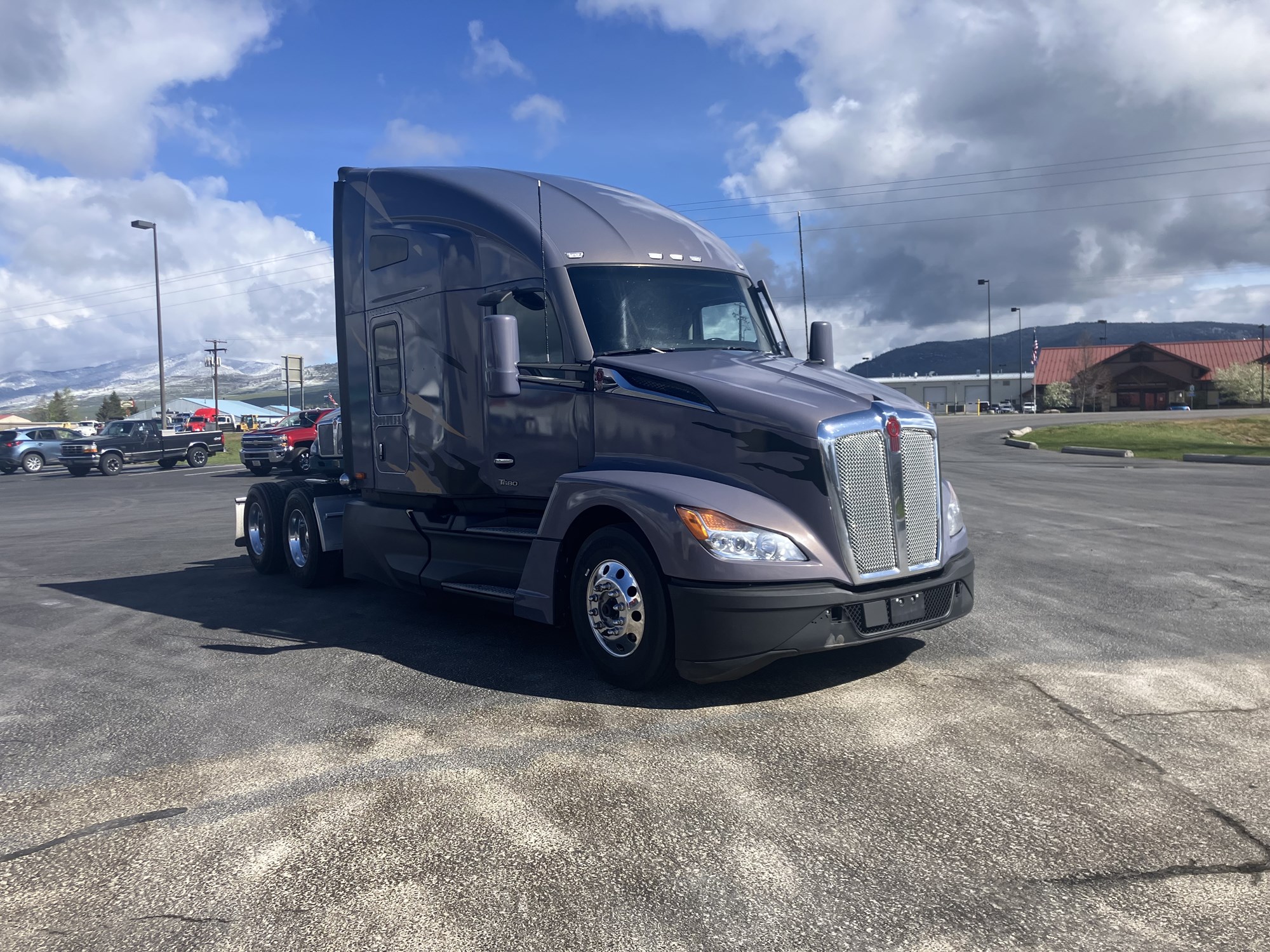 2023 Kenworth T680 - image 3