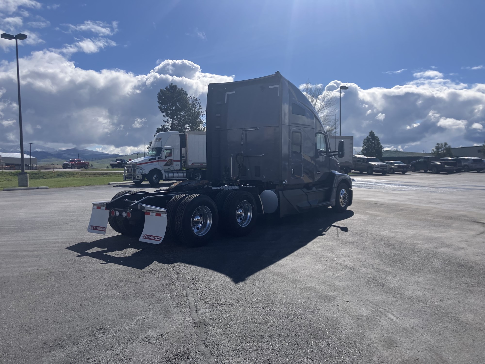 2023 Kenworth T680 - image 5