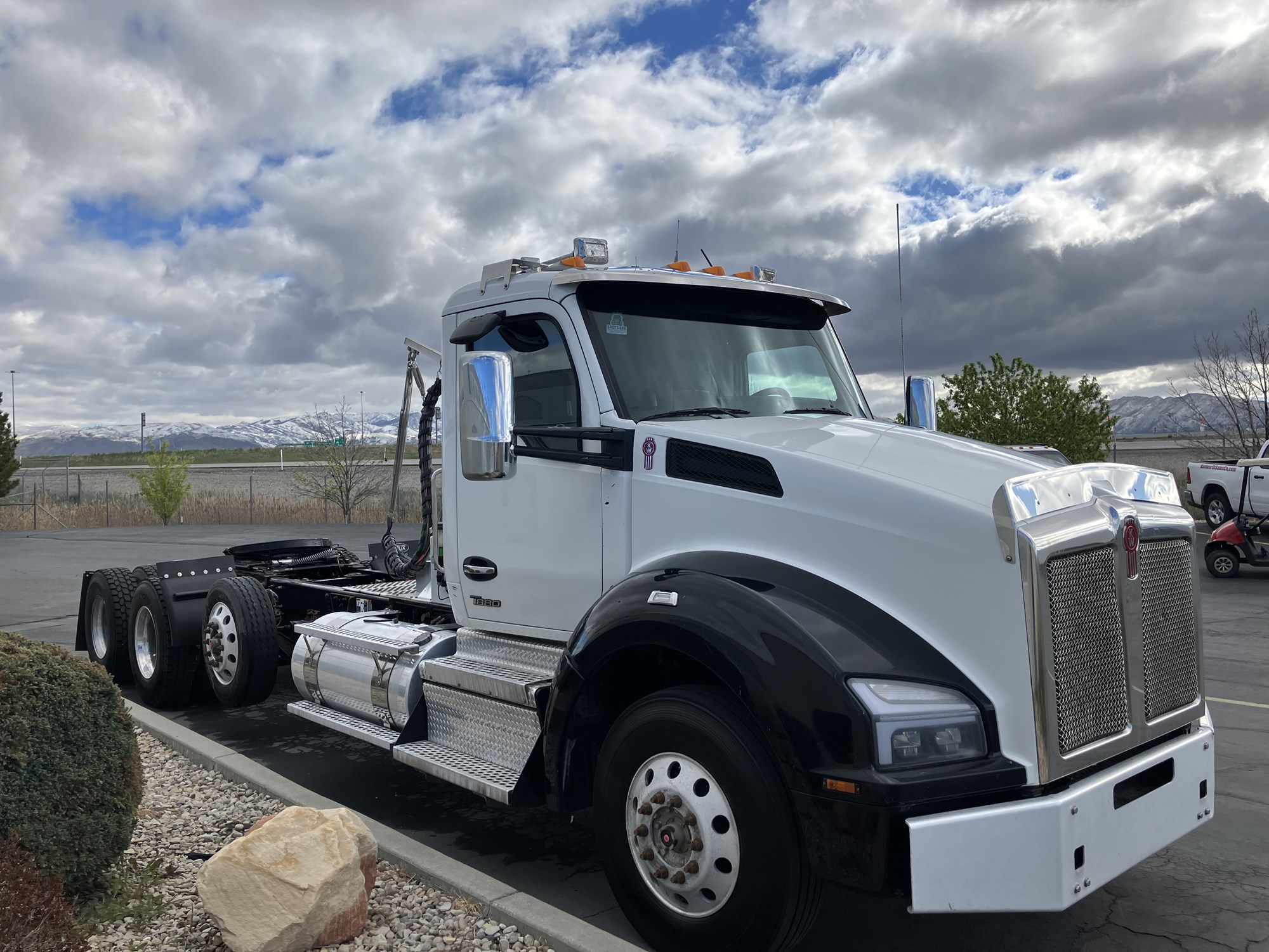 2023 Kenworth T880 - image 4 of 6