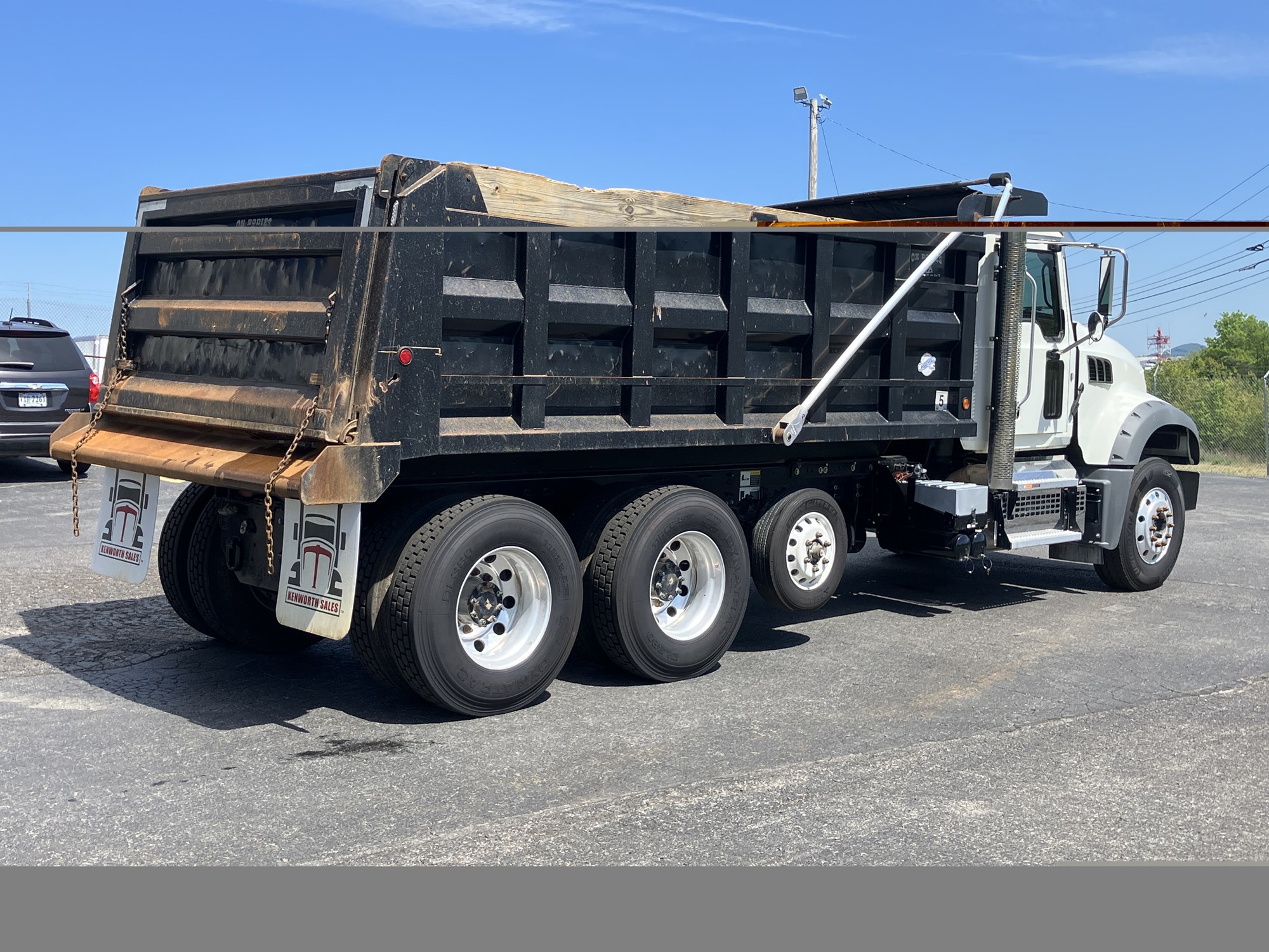 2023 Mack Granite - image 5