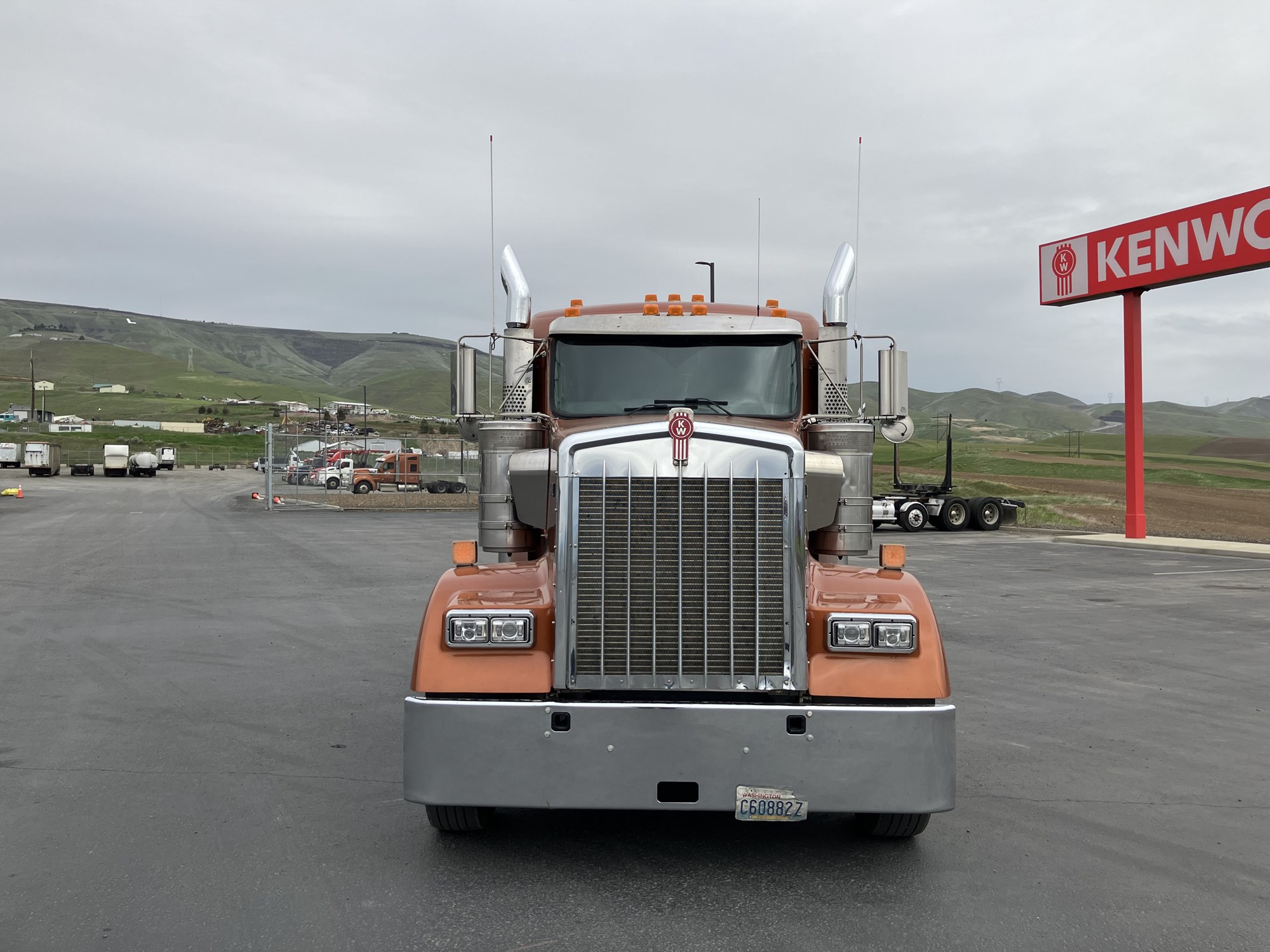 2023 Kenworth W900 - image 6 of 6
