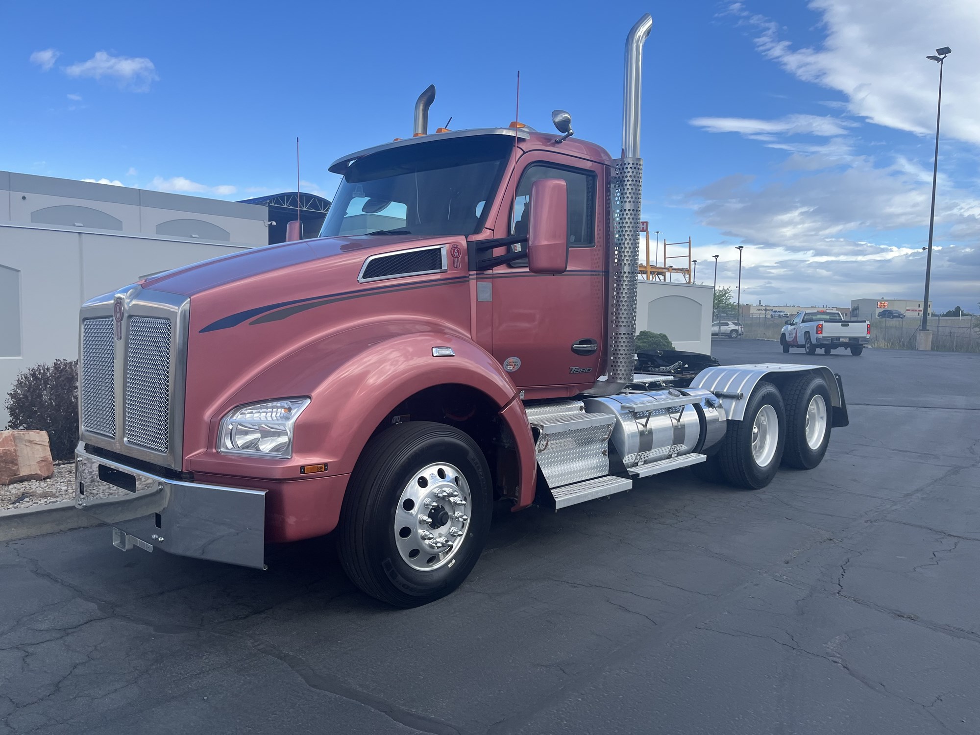 2024 Kenworth T880 - image 2