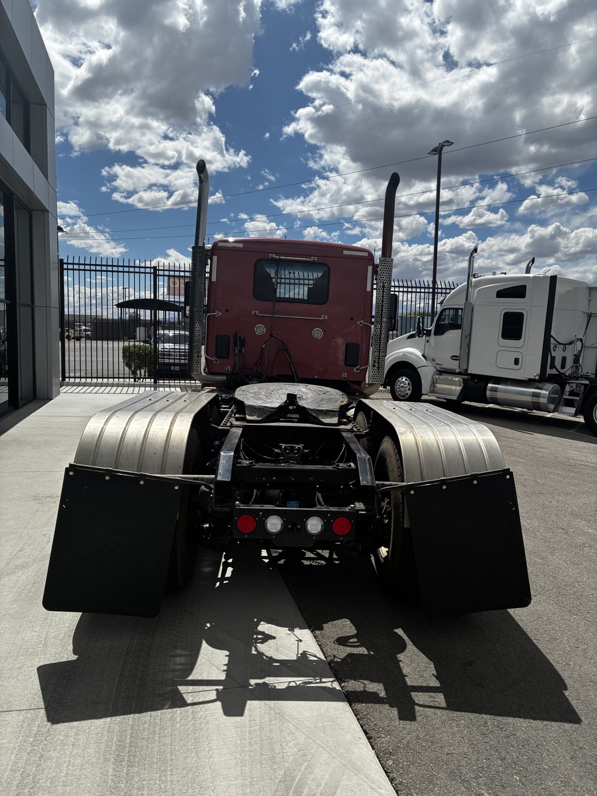 2024 Kenworth T880 - image 4