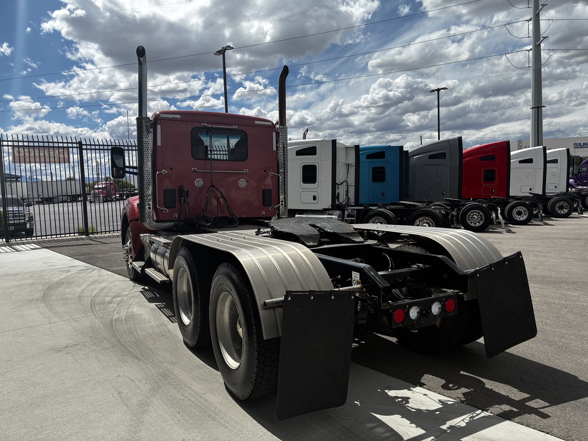 2024 Kenworth T880 - image 5