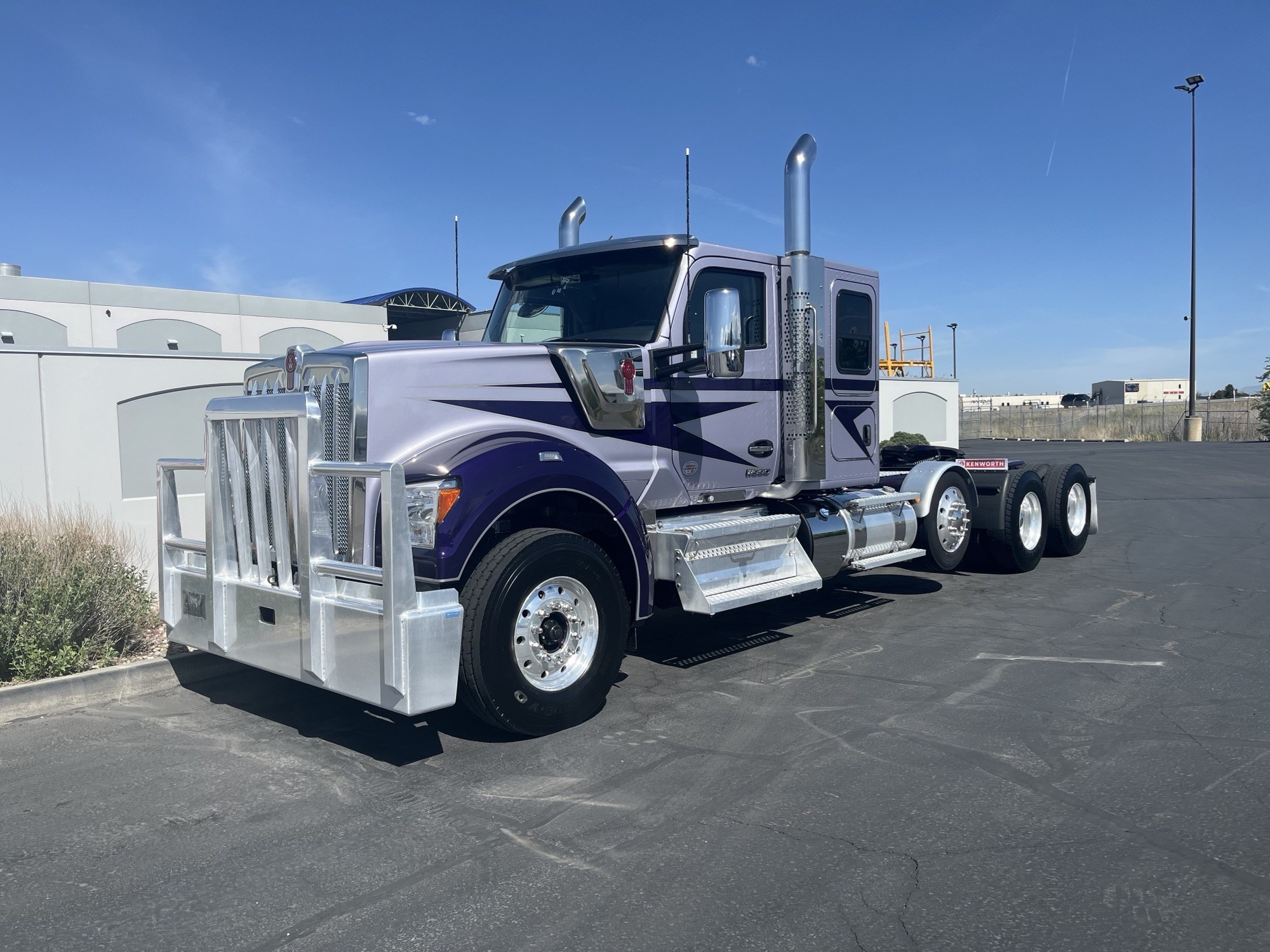 2024 Kenworth W990 - image 2