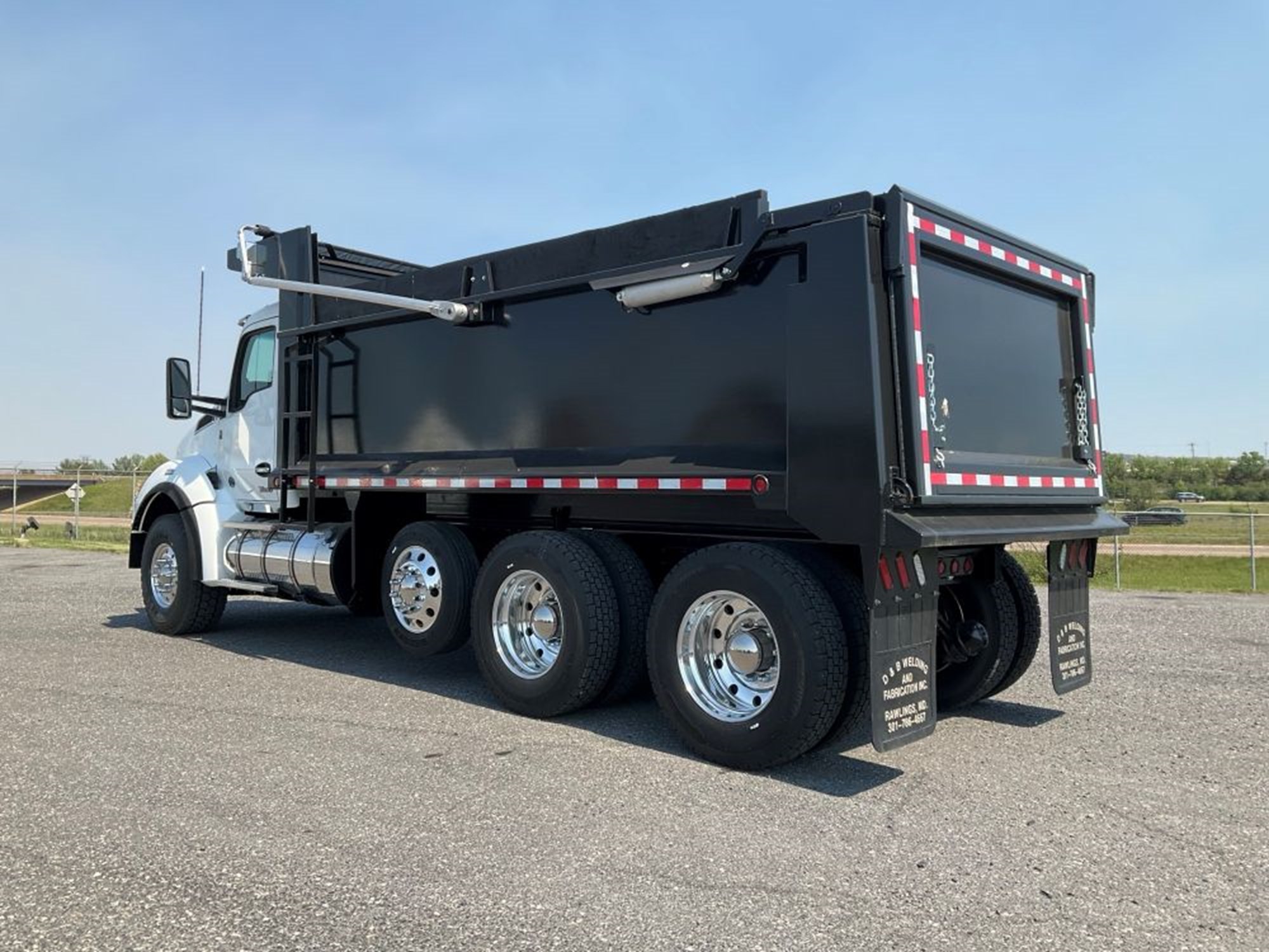 2024 Kenworth T880 - image 3