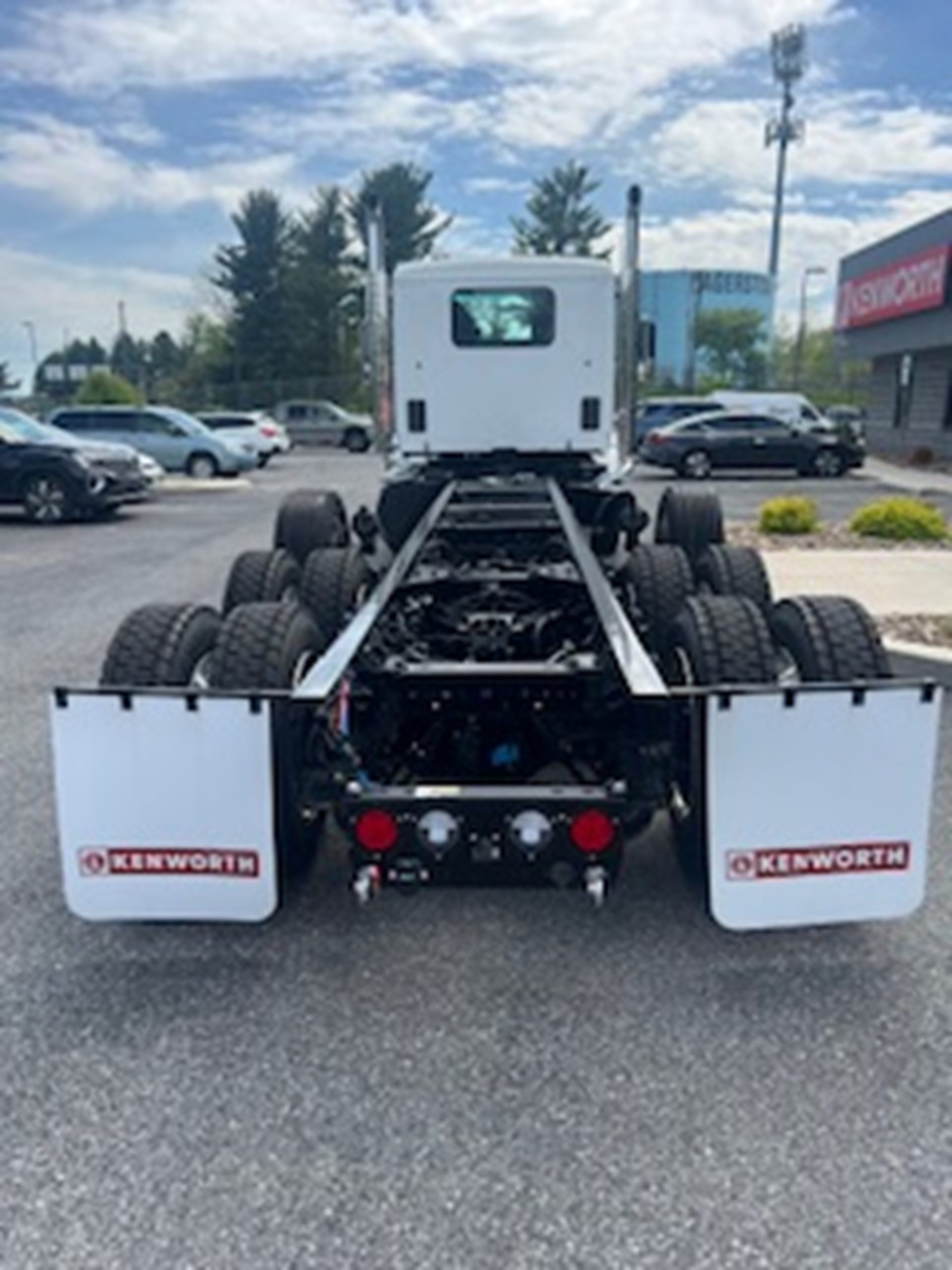 2025 Kenworth T880 - image 5