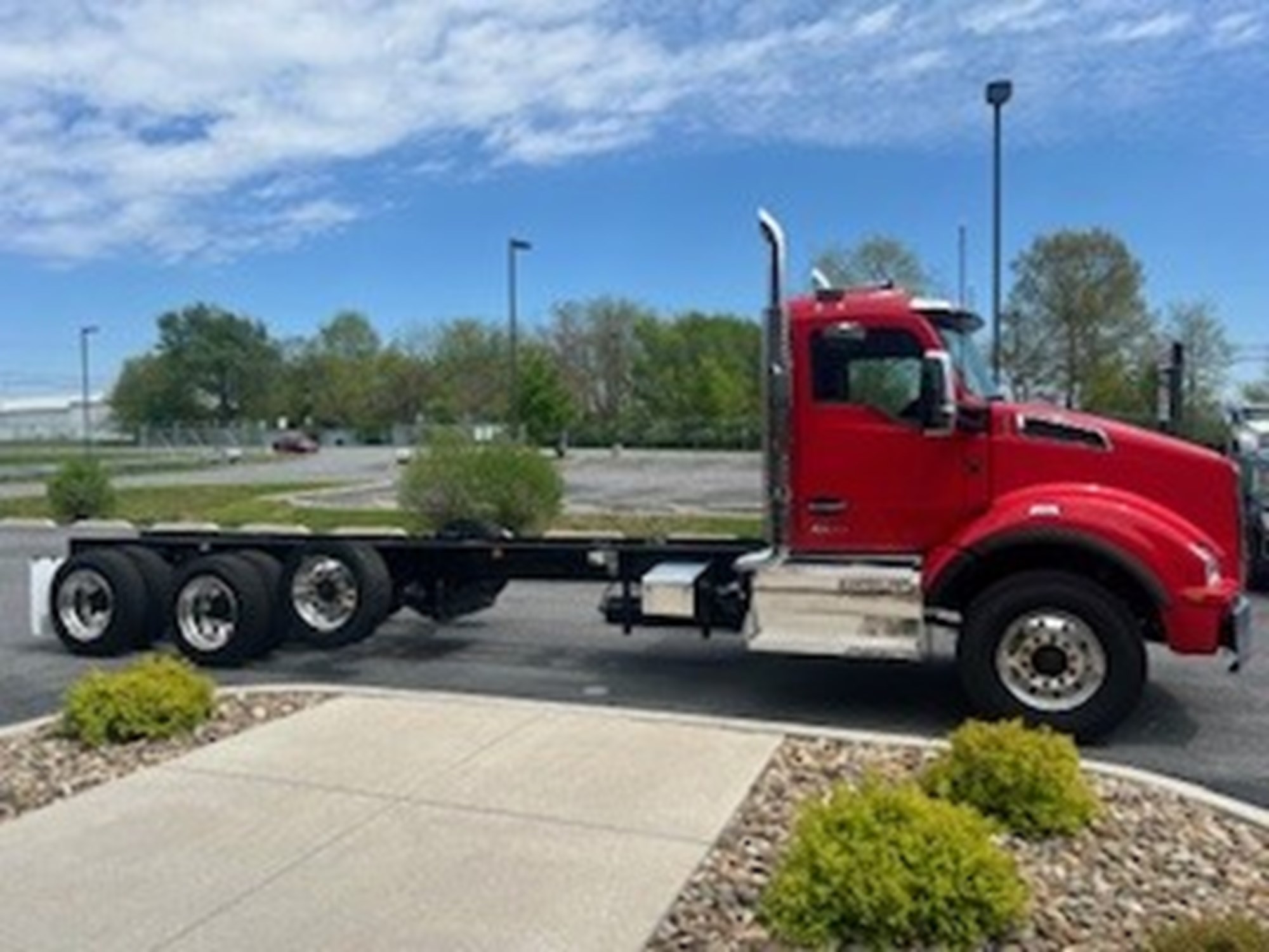 2025 Kenworth T880 - image 3