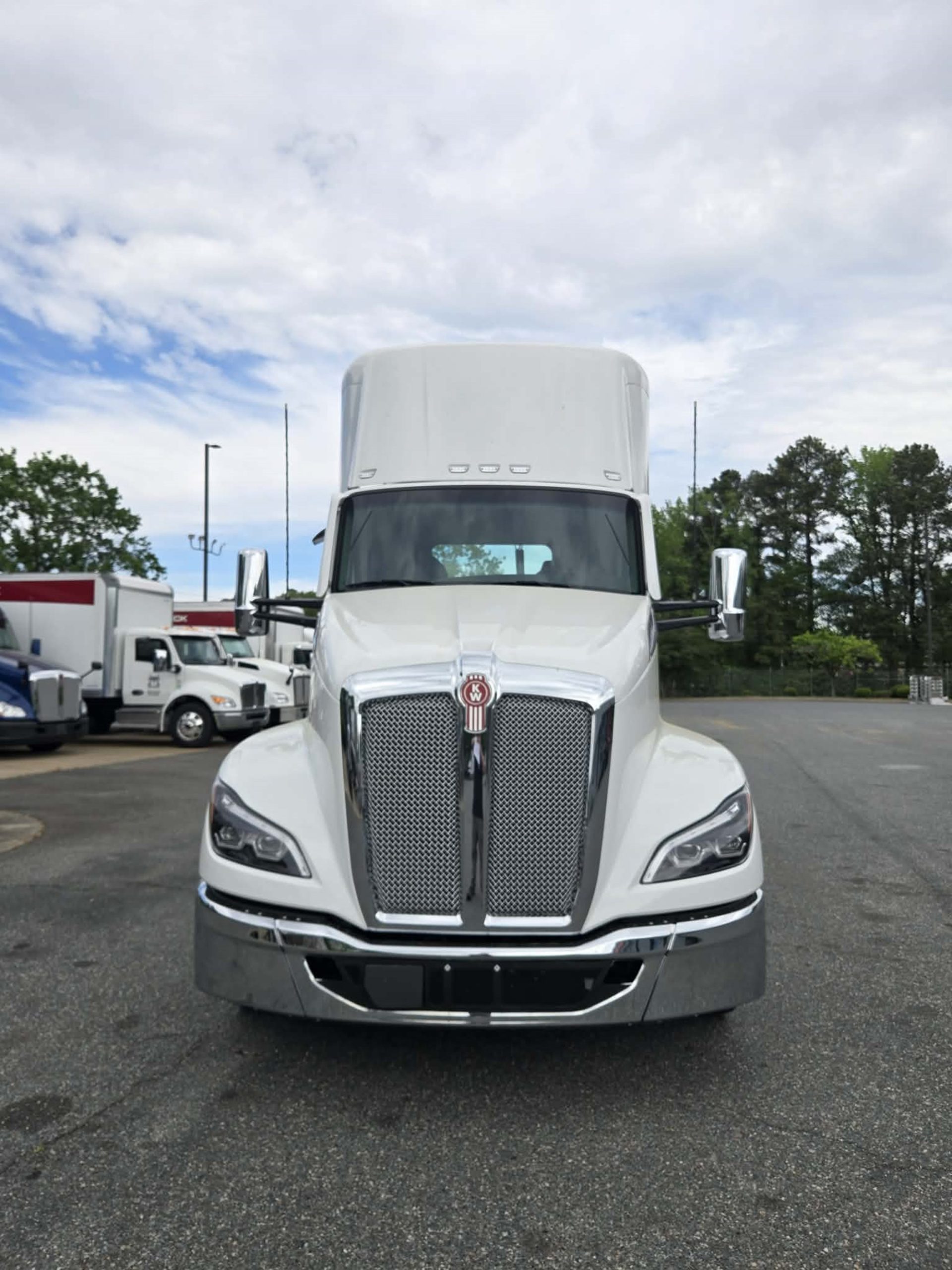 2025 Kenworth T680 - image 2