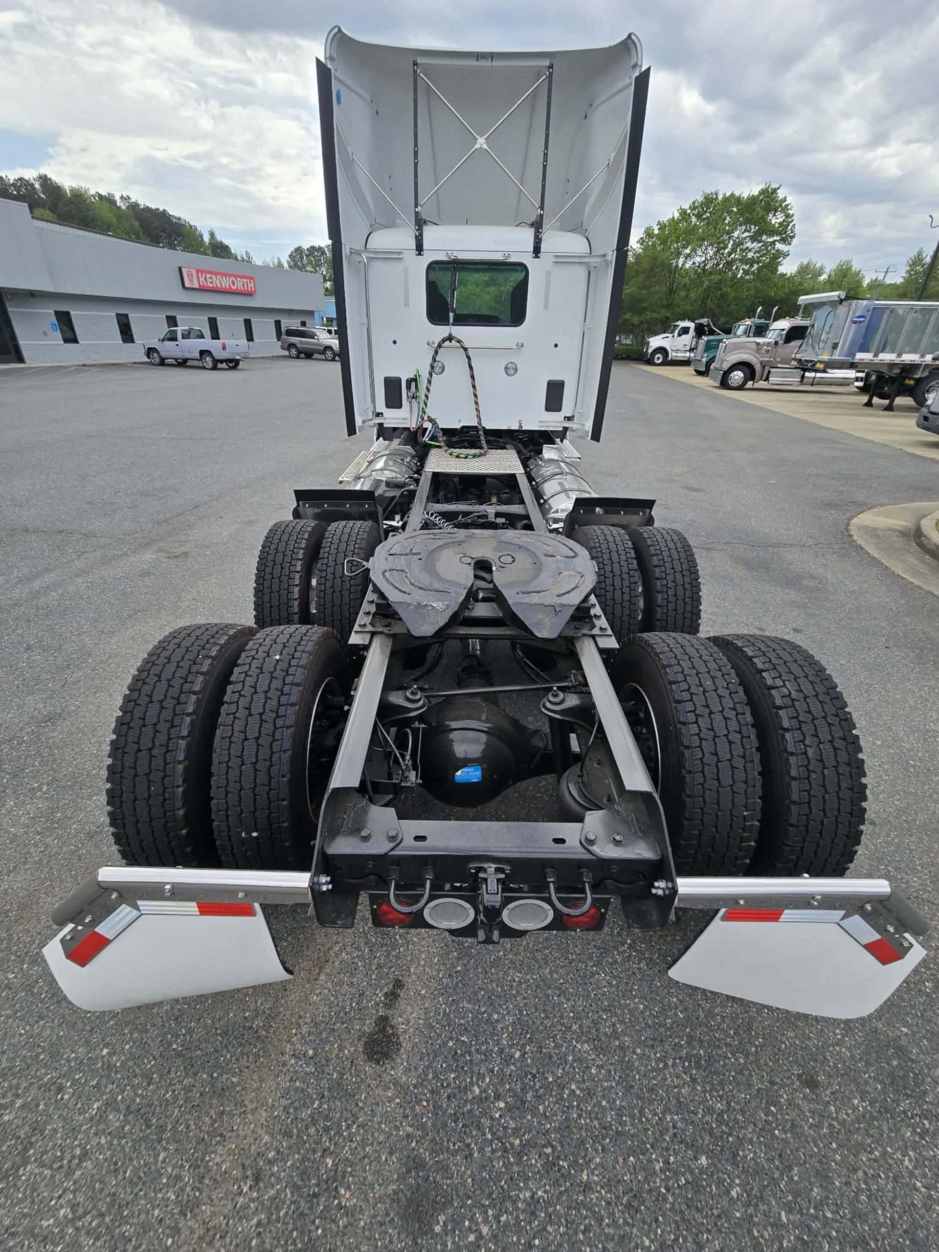 2025 Kenworth T680 - image 6