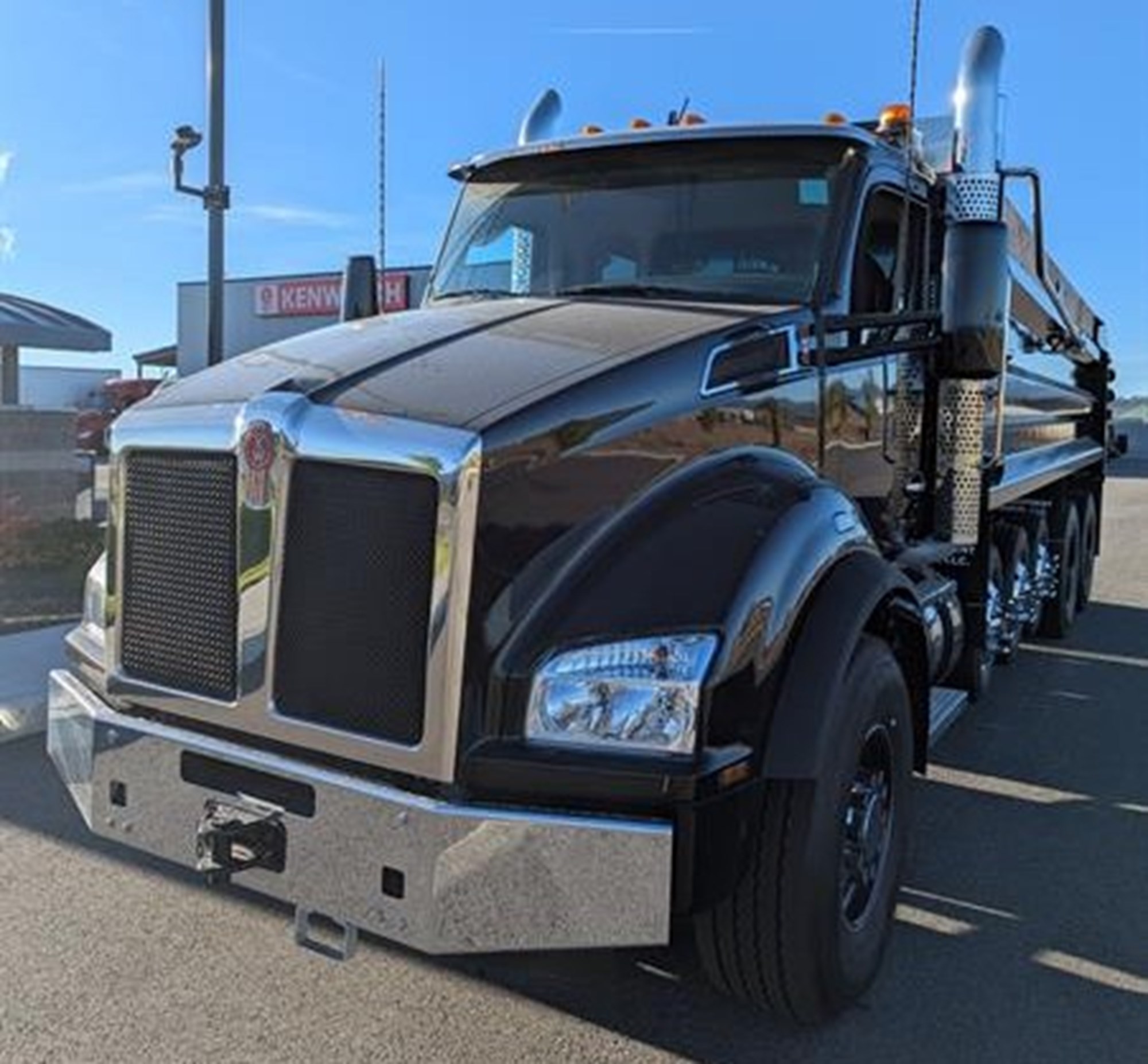 2025 Kenworth T880 - image 1 of 5