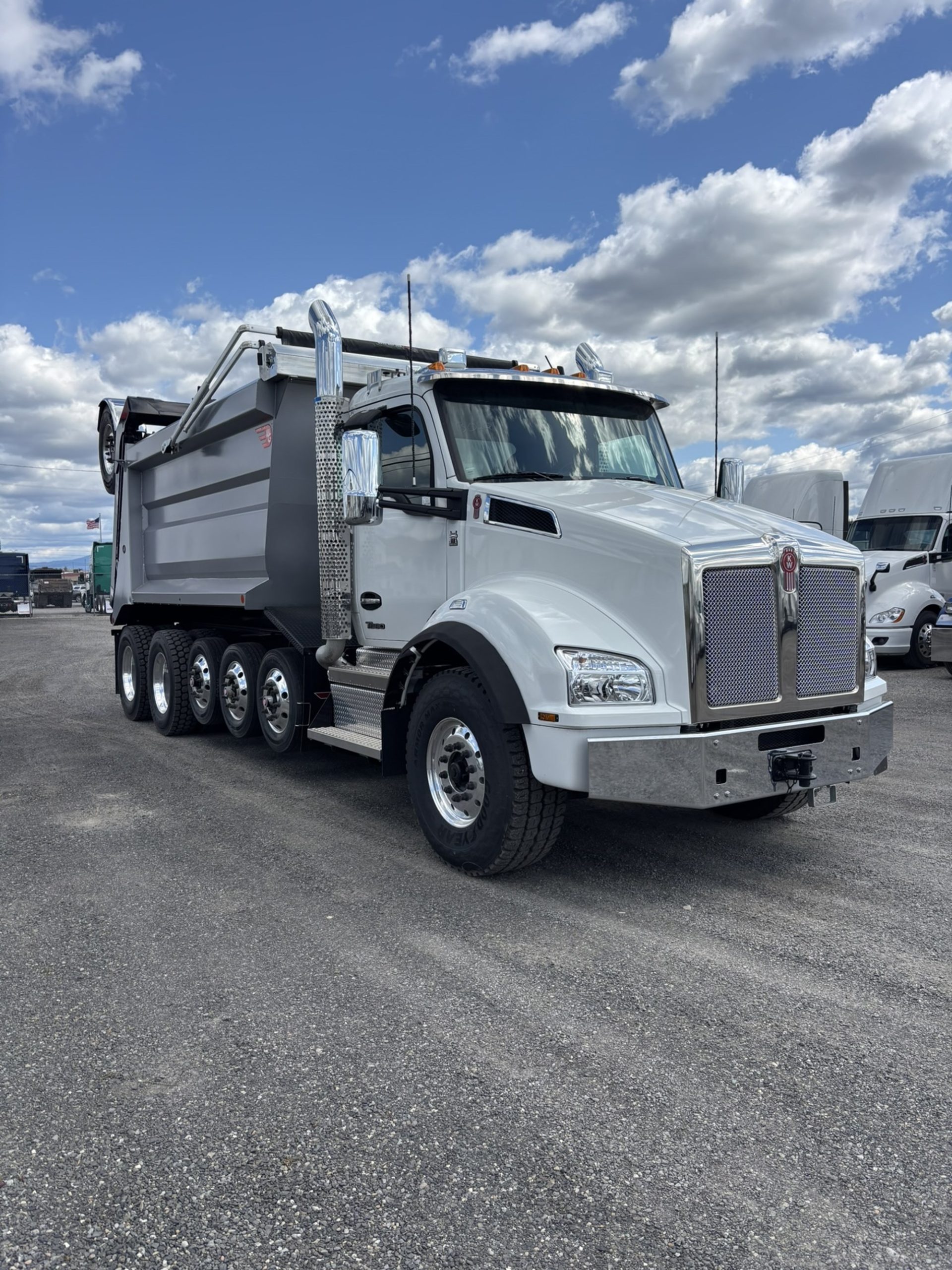 2025 Kenworth T880 - image 6