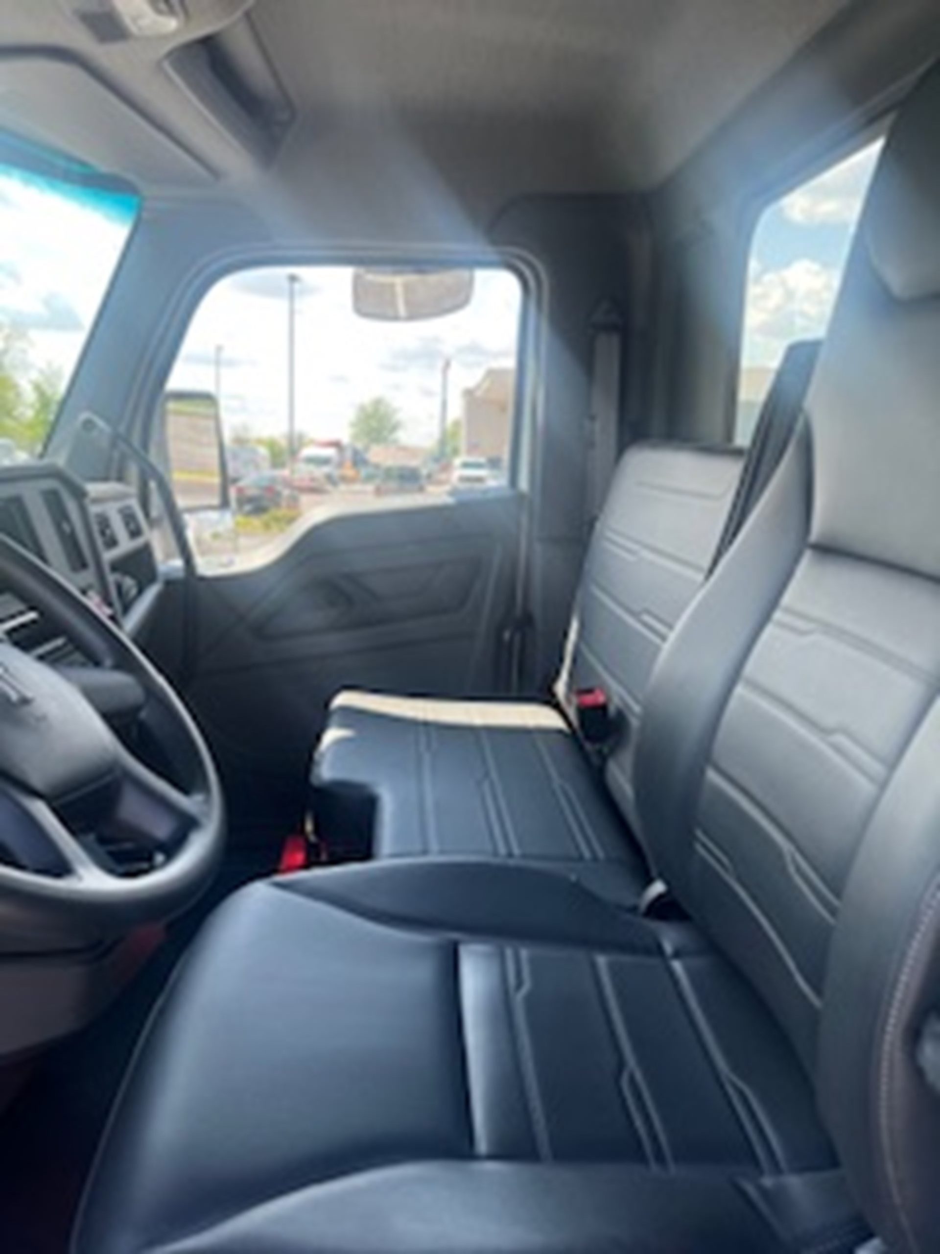 2025 Kenworth T480 - image 6