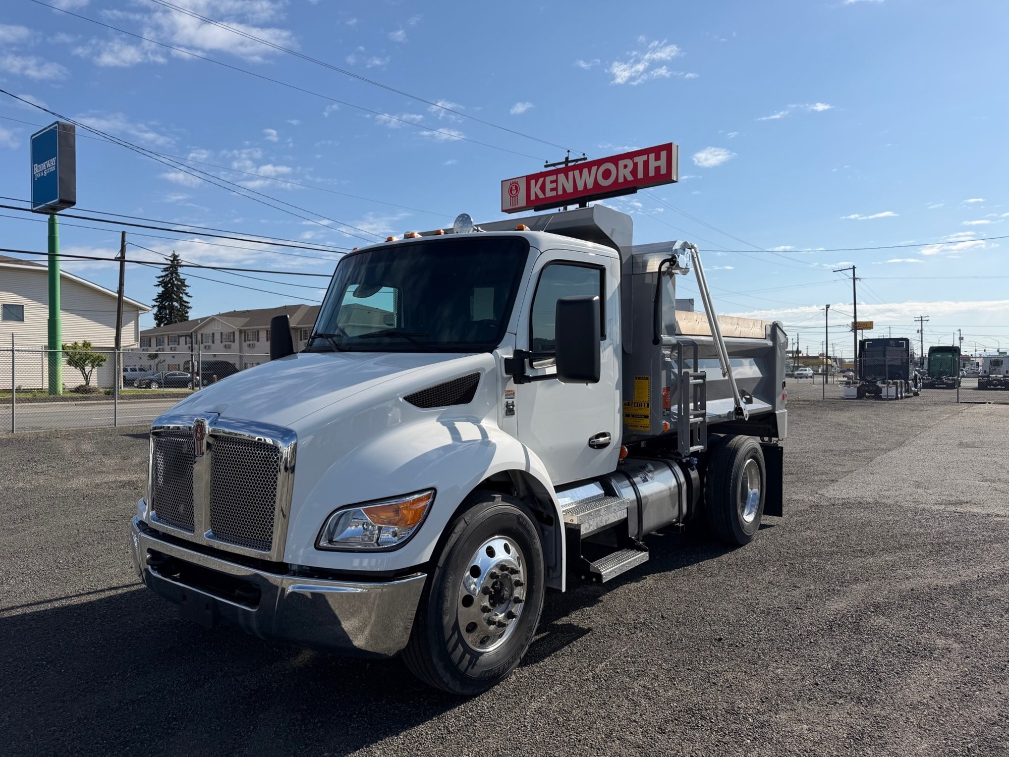 2025 Kenworth T380 - image 1 of 6