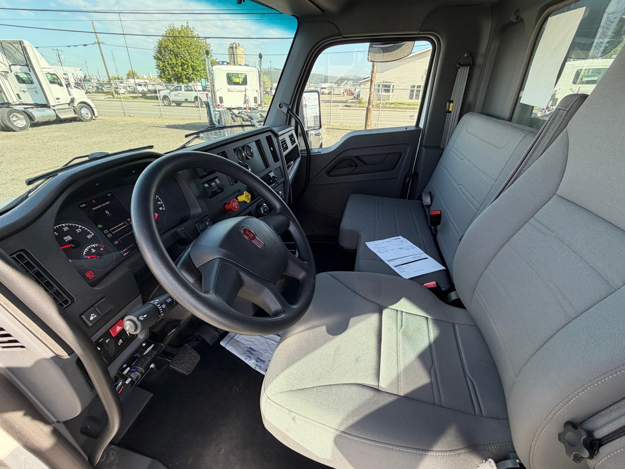 2025 Kenworth T380 - image 5 of 6