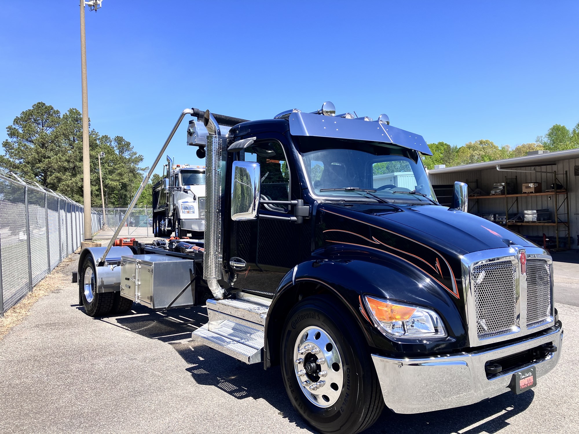 2025 Kenworth T280 - image 3