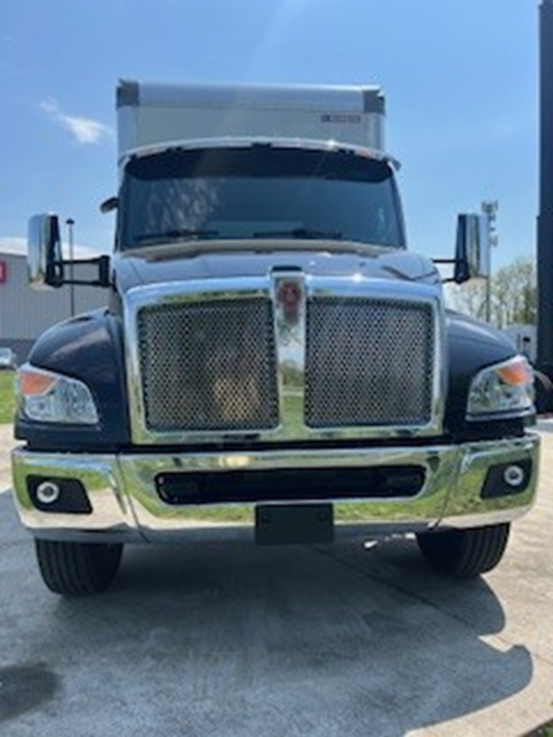 2025 Kenworth T380 - image 2