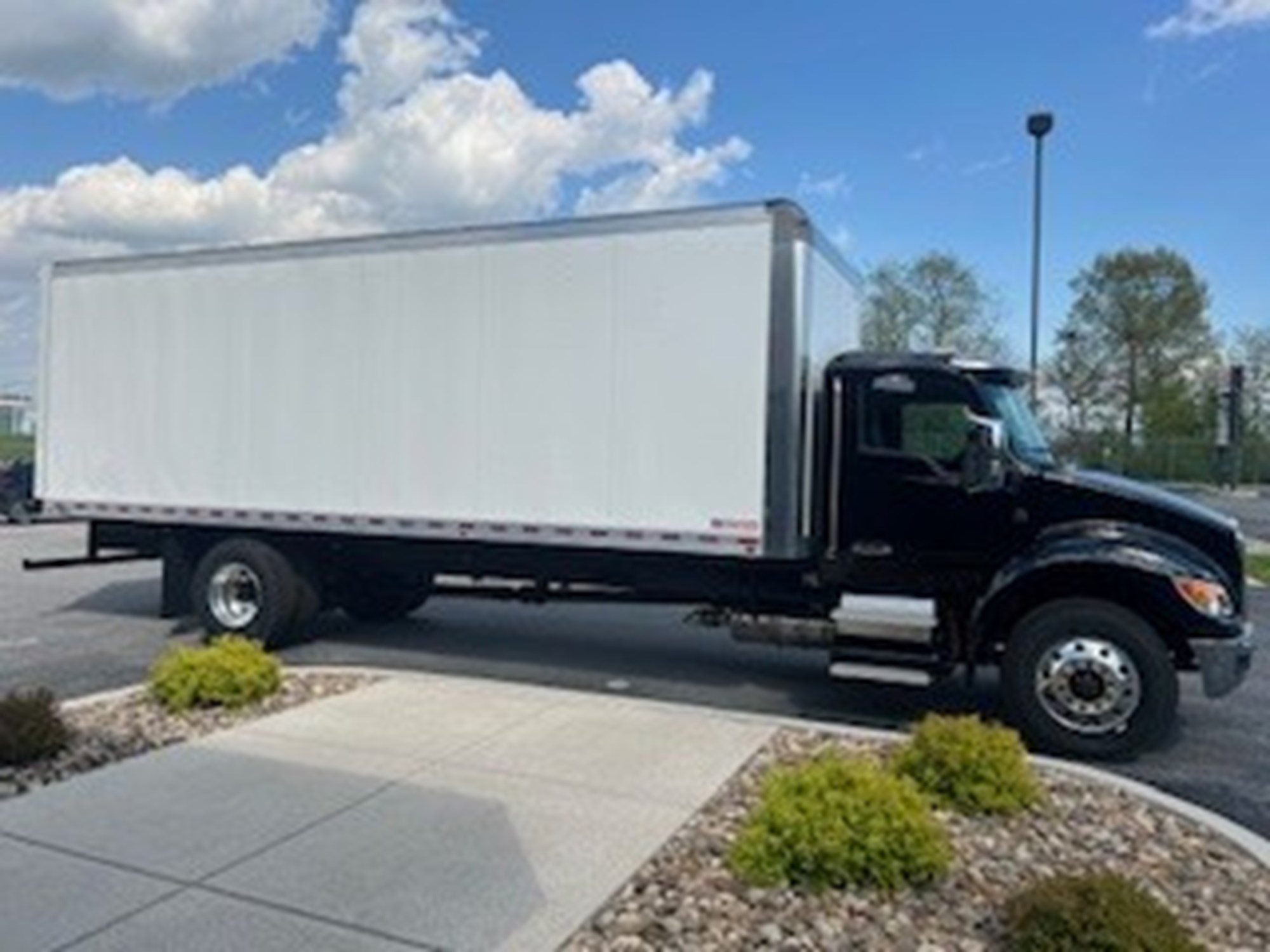 2025 Kenworth T380 - image 3