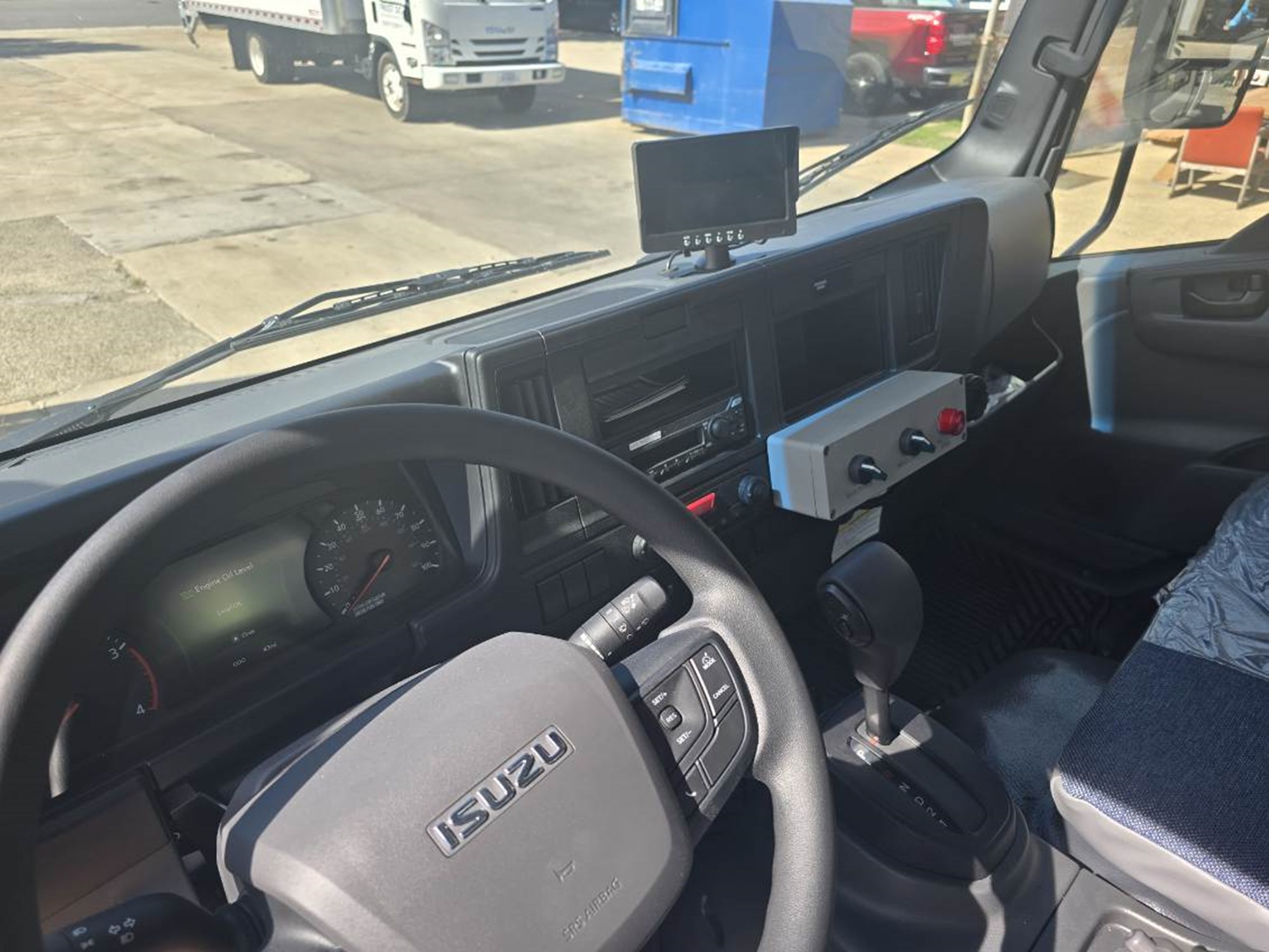 2026 Isuzu NRR 3U2 - image 3 of 6