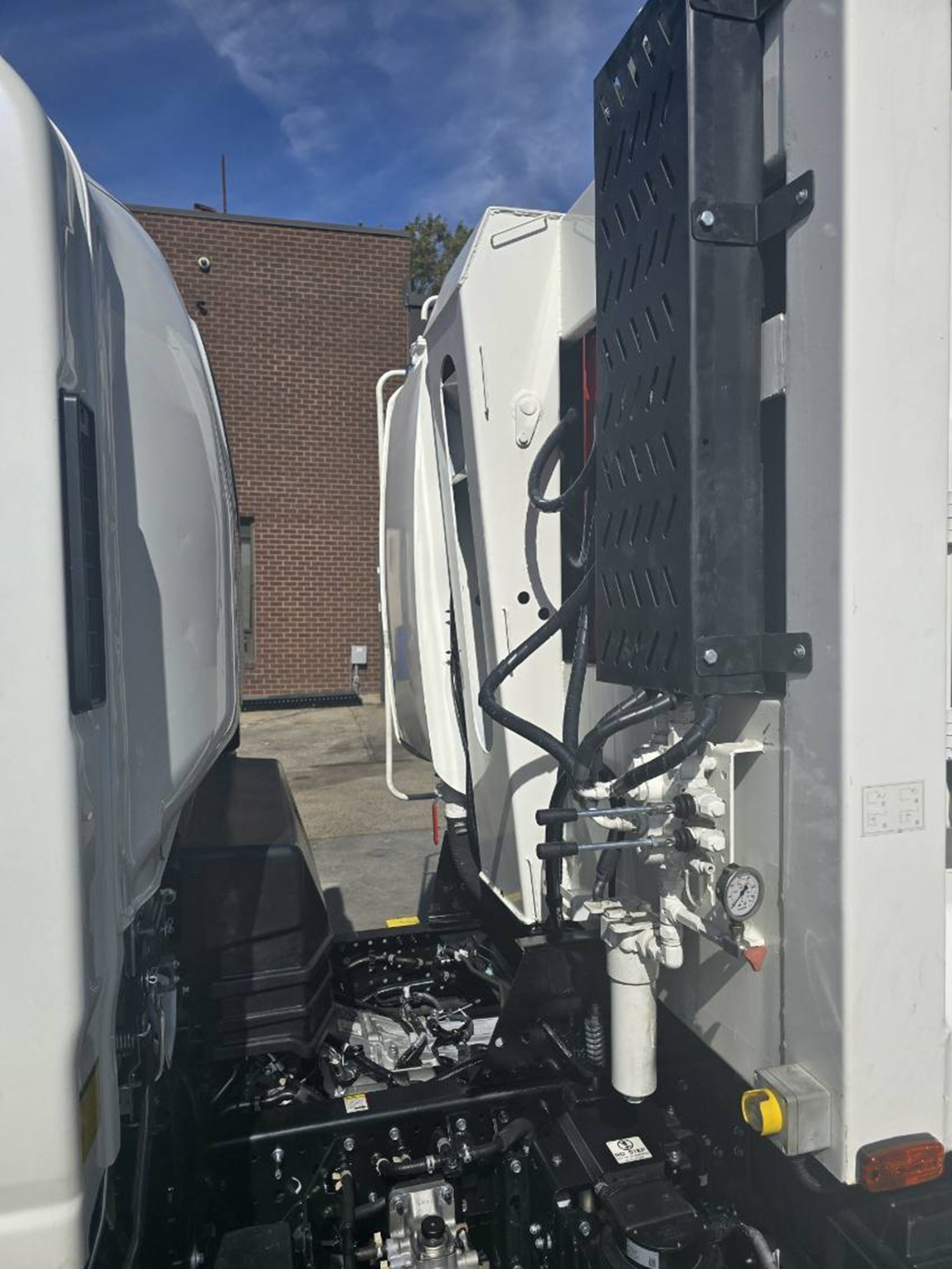 2026 Isuzu NRR 3U2 - image 5 of 6