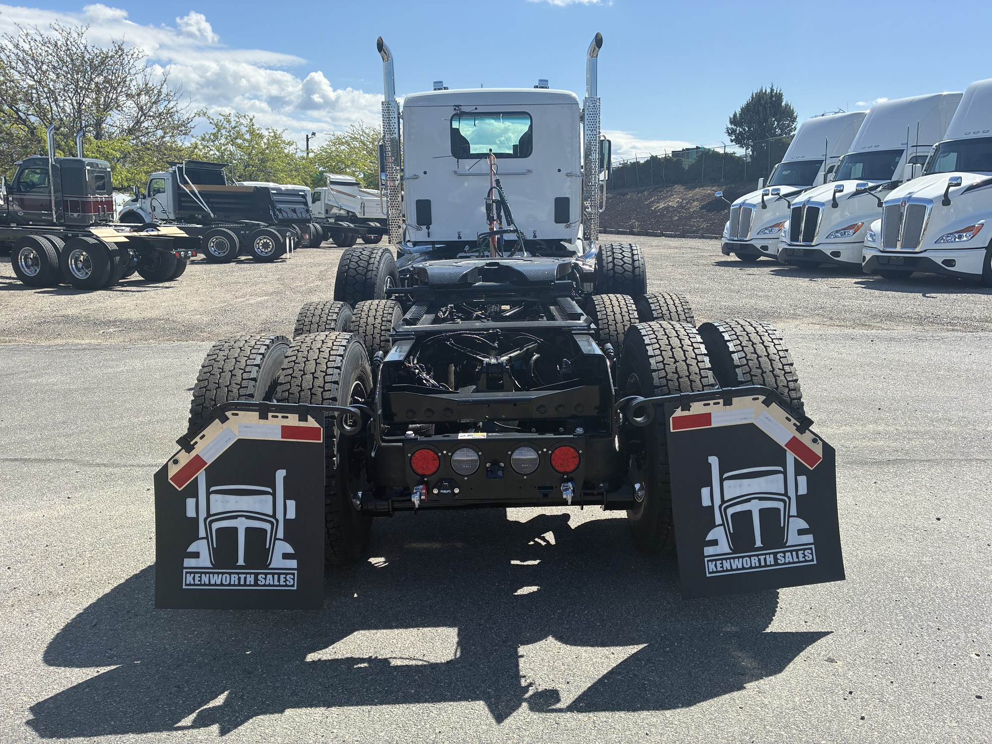2026 Kenworth T880 - image 4 of 6