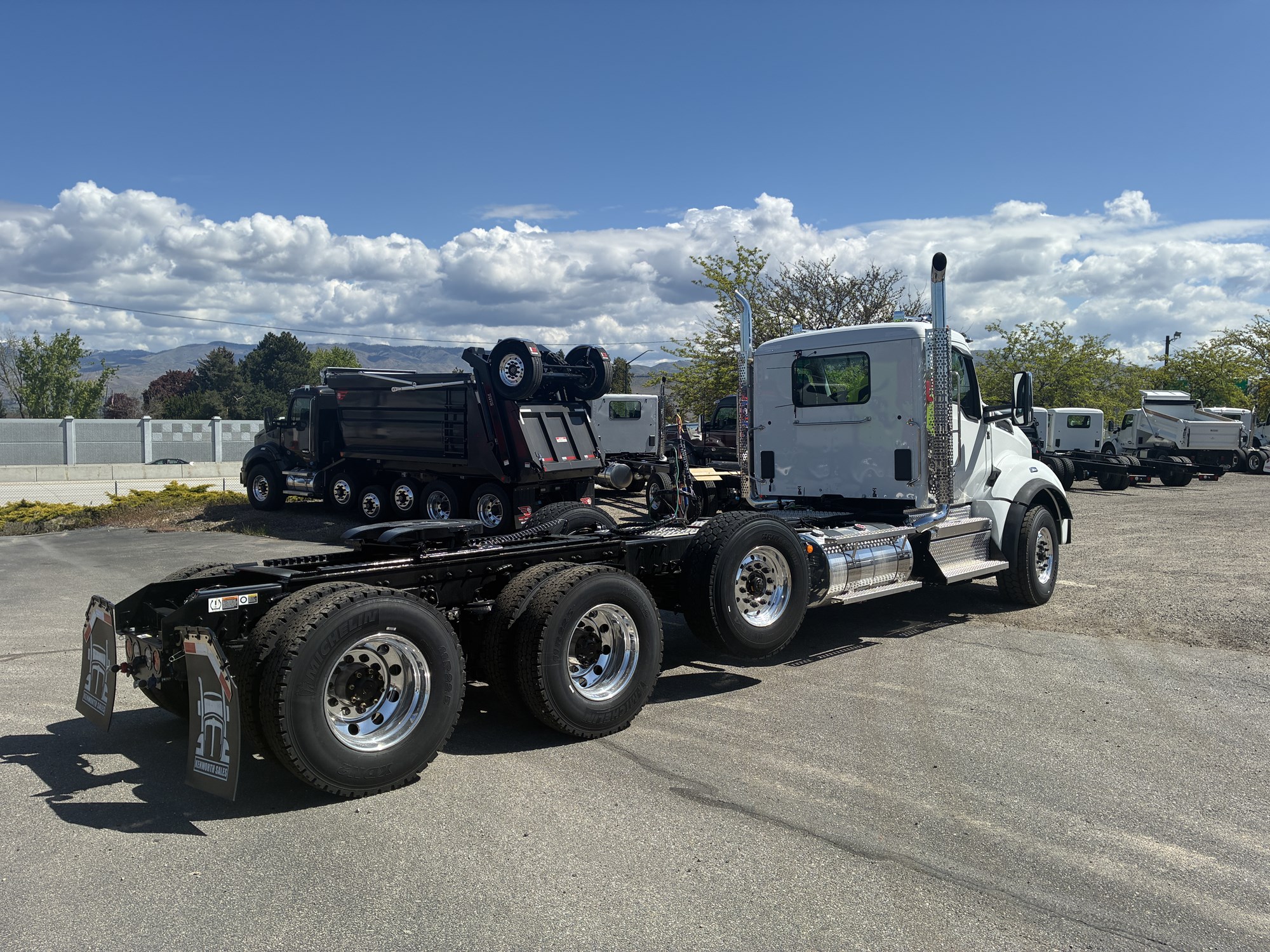 2026 Kenworth T880 - image 5 of 6