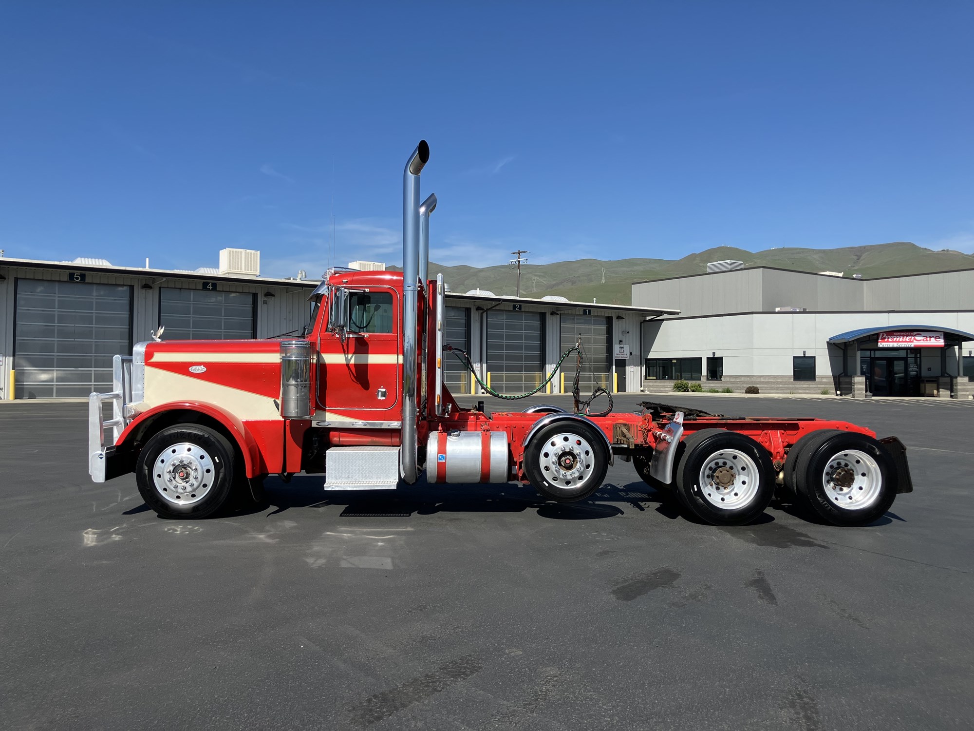 1997 Peterbilt 379 - image 3 of 6