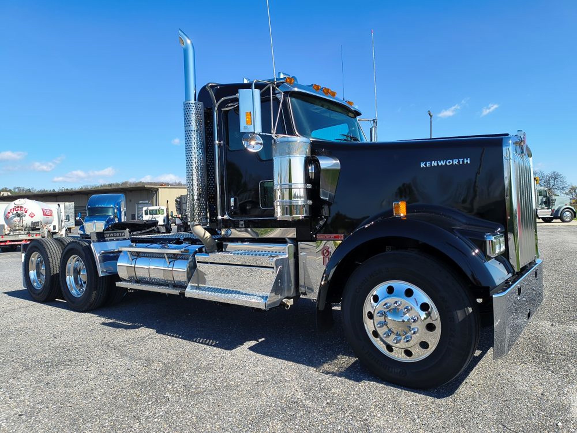 2027 Kenworth W900