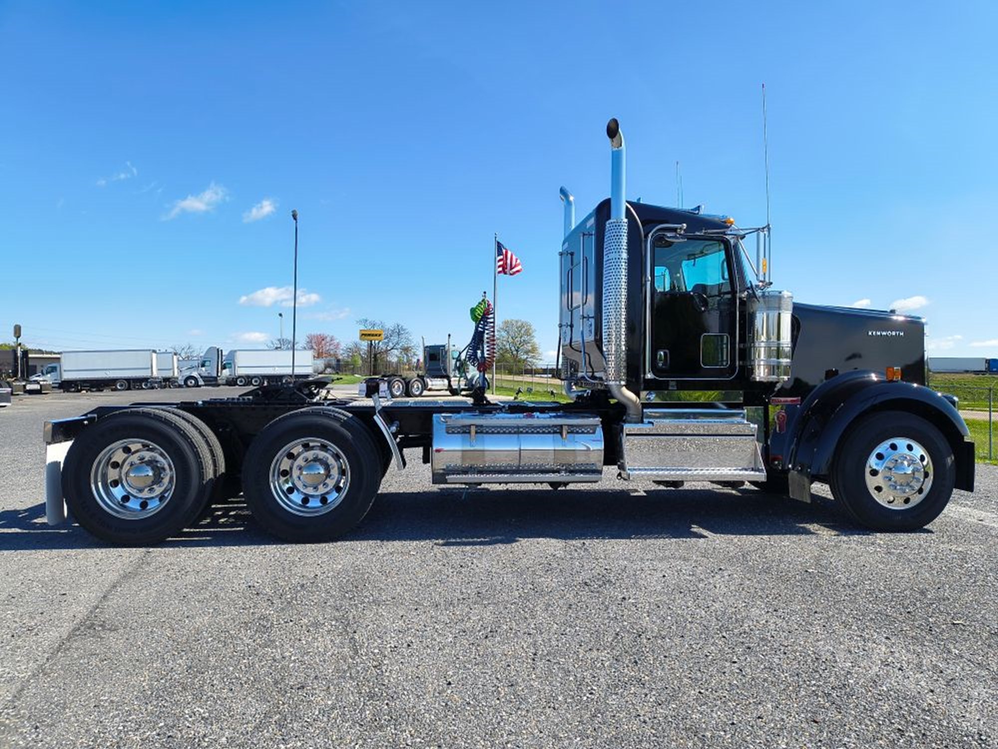 2027 Kenworth W900 - image 2