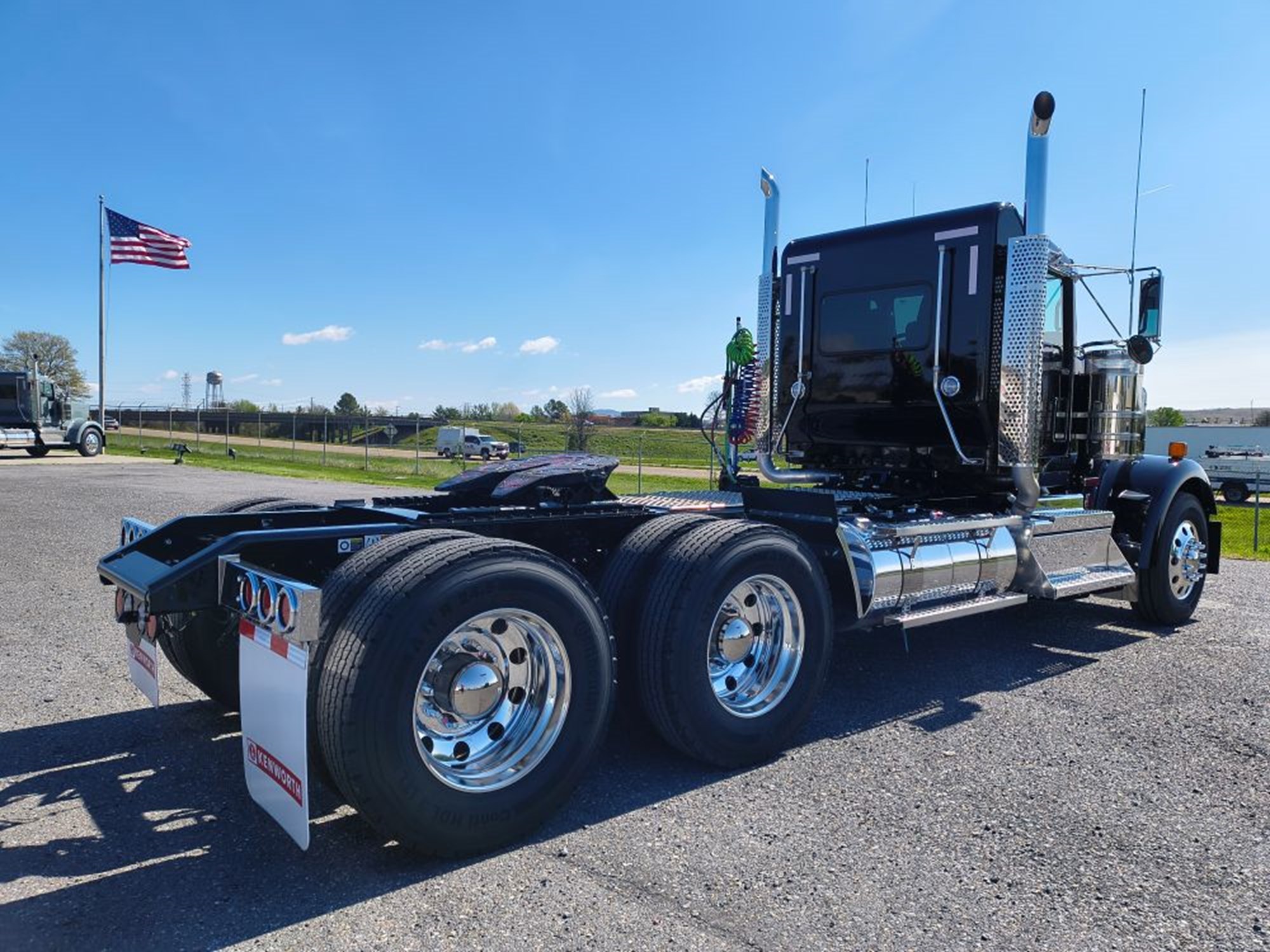 2027 Kenworth W900B - image 3 of 6