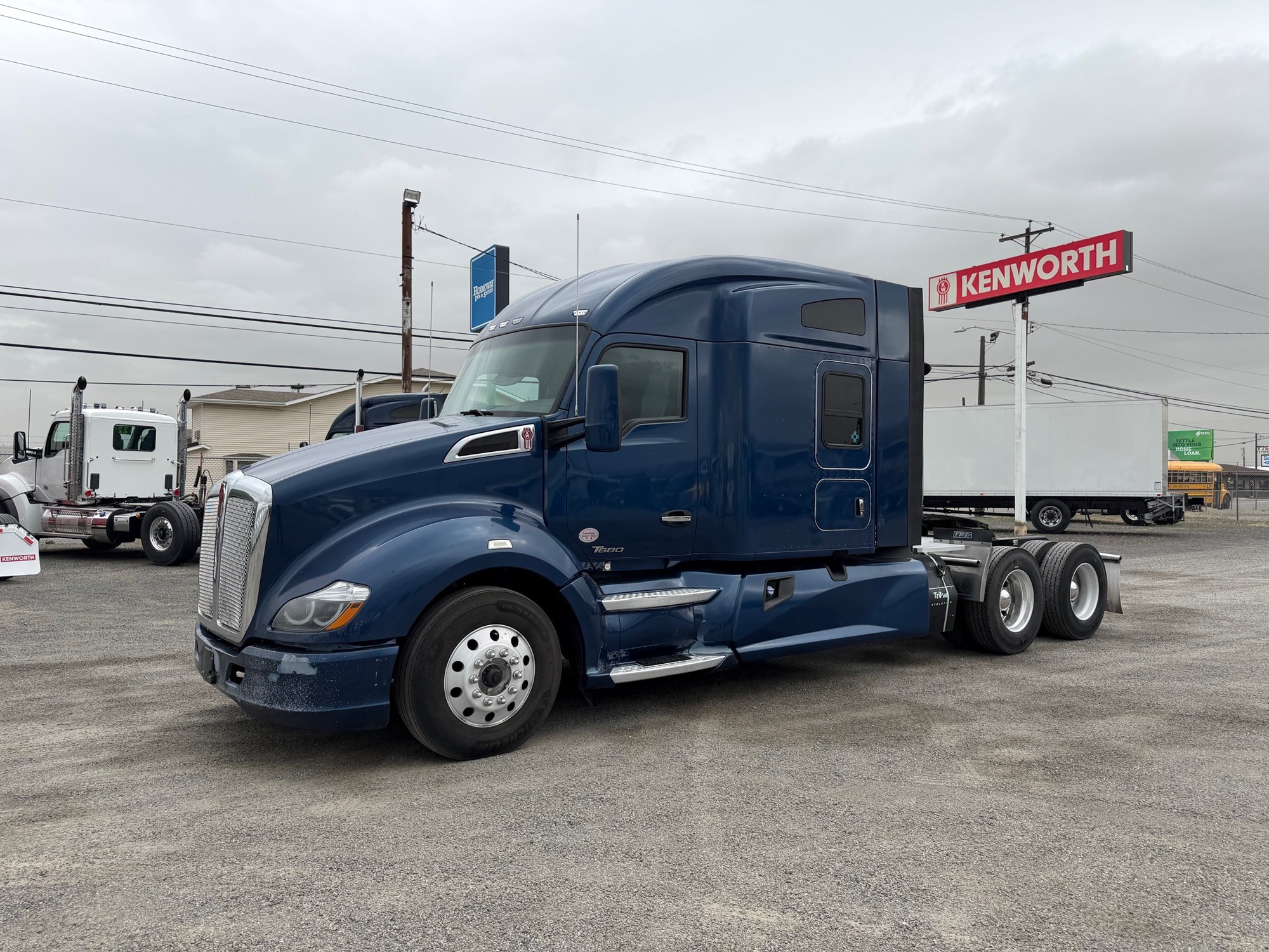 2017 Kenworth T680 - image 1 of 6