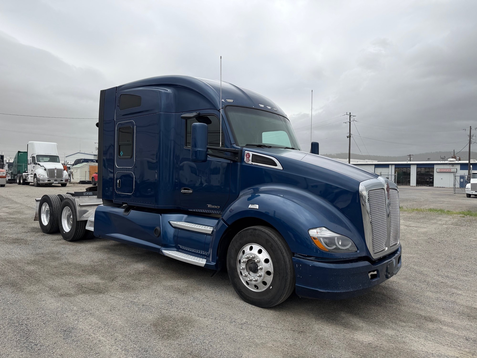 2017 Kenworth T680 - image 2 of 6