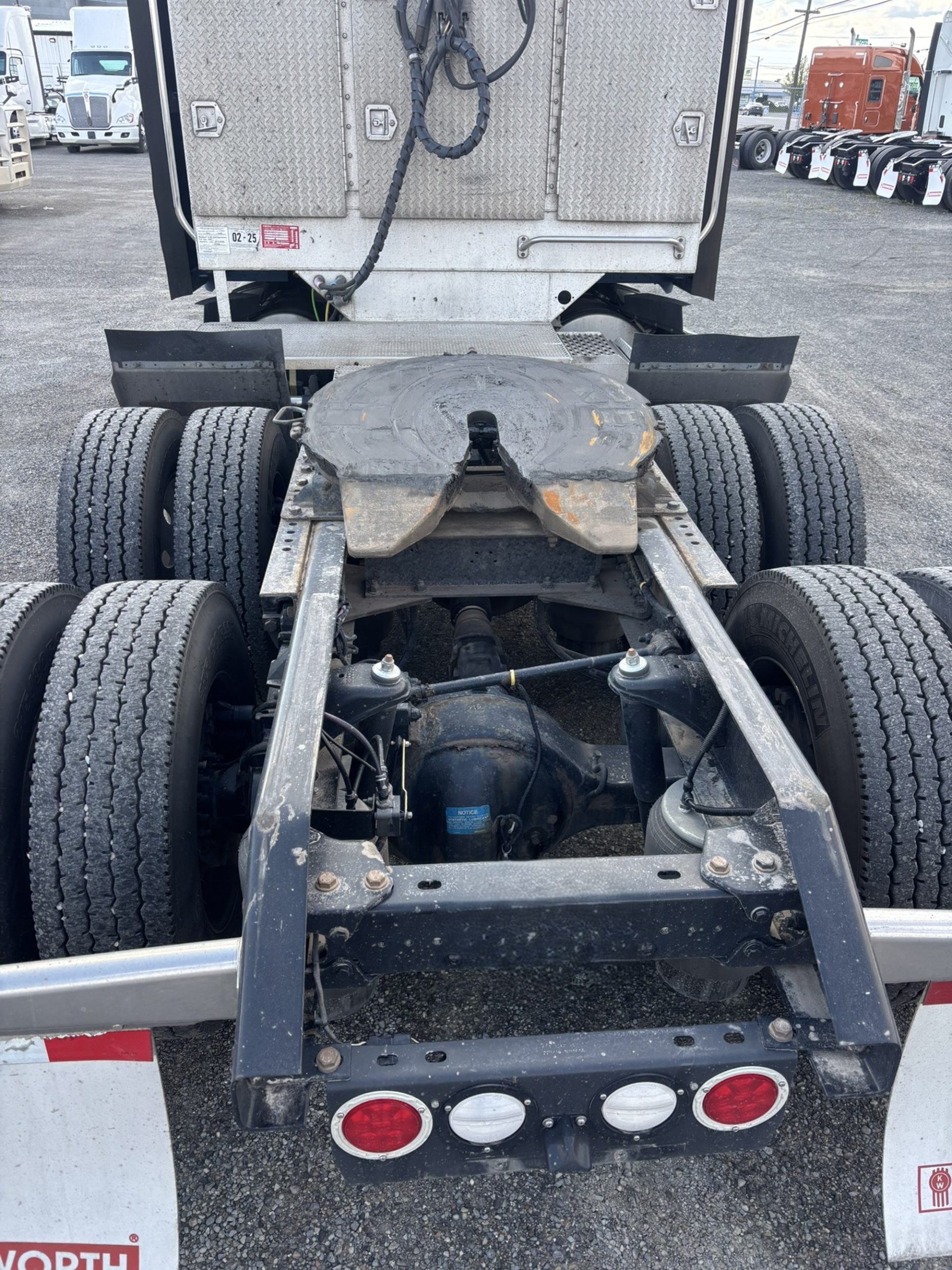 2017 Kenworth T680 - image 4 of 6