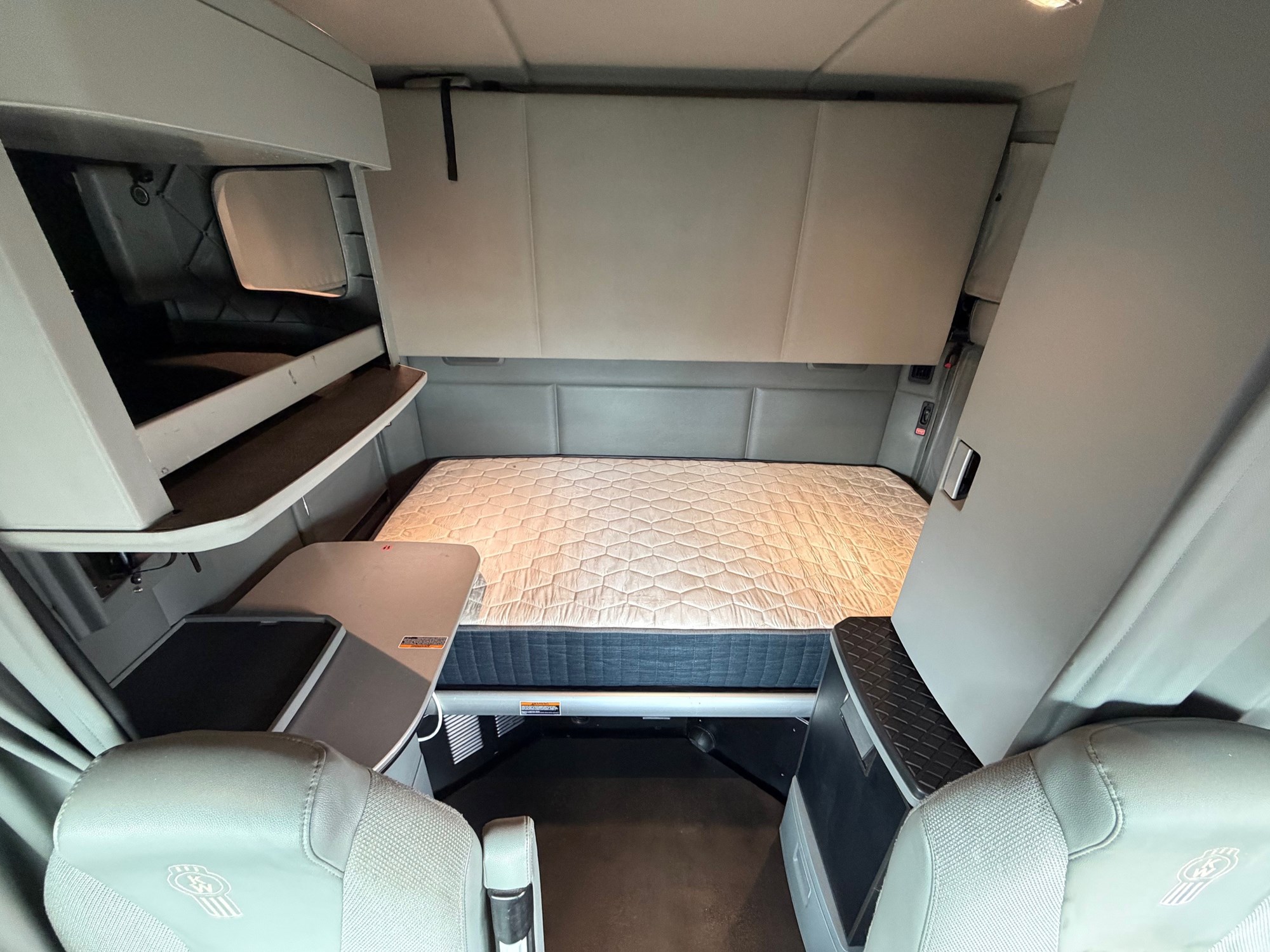 2017 Kenworth T680 - image 6 of 6