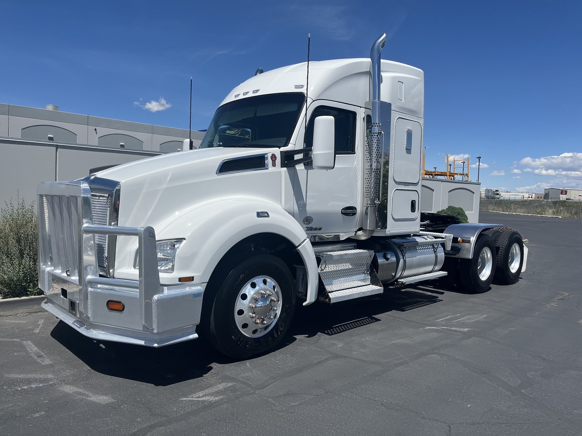 2020 Kenworth T880 2020 Kenworth T880 - image 2 of 6