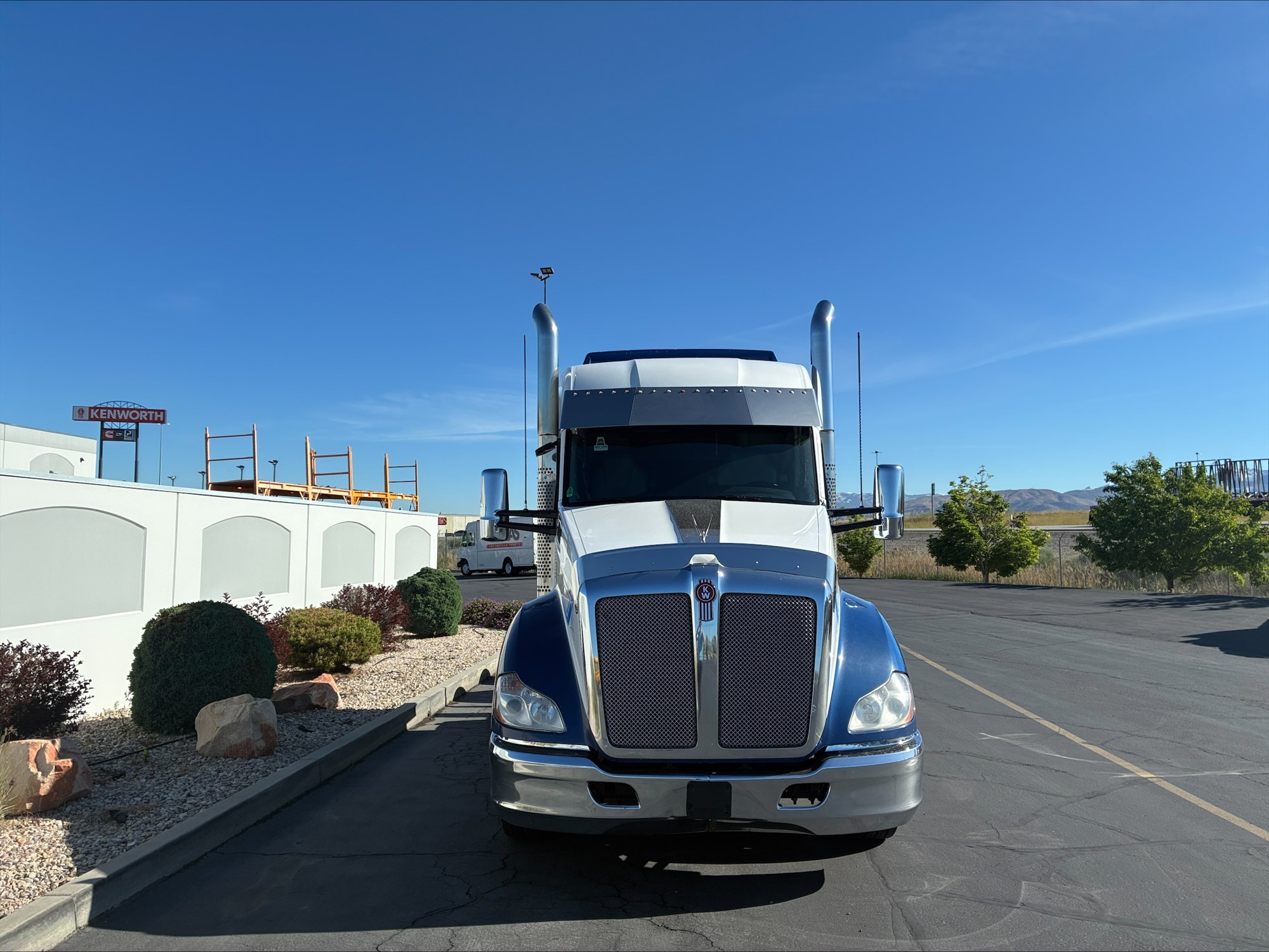 2020 Kenworth T680 2020 Kenworth T680 - image 3 of 6