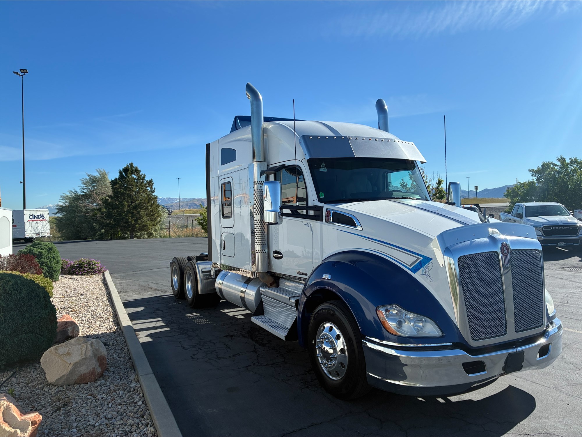 2020 Kenworth T680 2020 Kenworth T680 - image 4 of 6